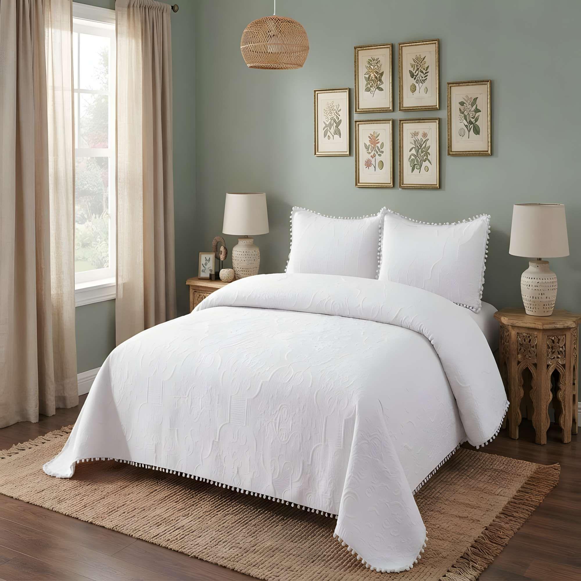 CUBRECAMA PREMIUM CON POMPONES 1,5P COLOR BLANCO-1
