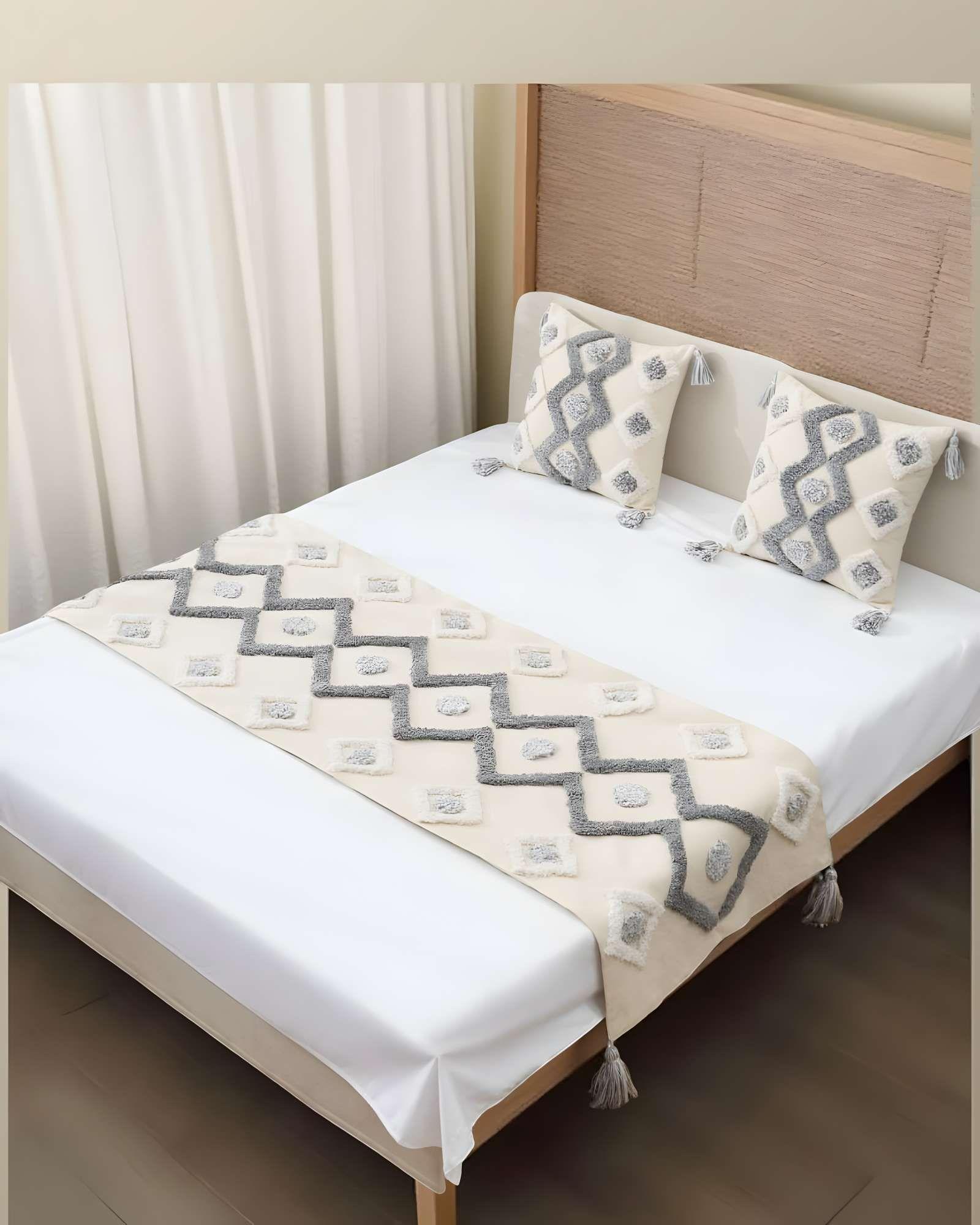 SET DE PIECERA BORDADA CON DOS FUNDAS MODELO BOHO BEIGE 09-3