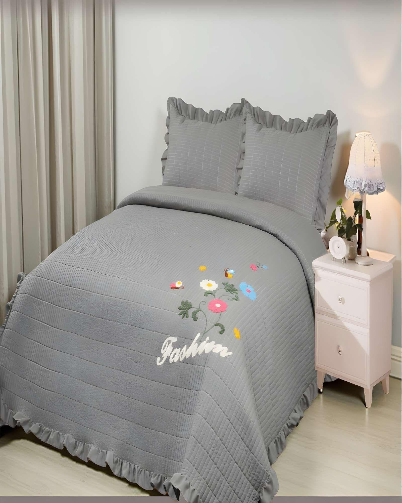 QUILT CUBRECAMA DE VERANO CON FLORES BORDADAS 2 PLAZAS GRIS-2