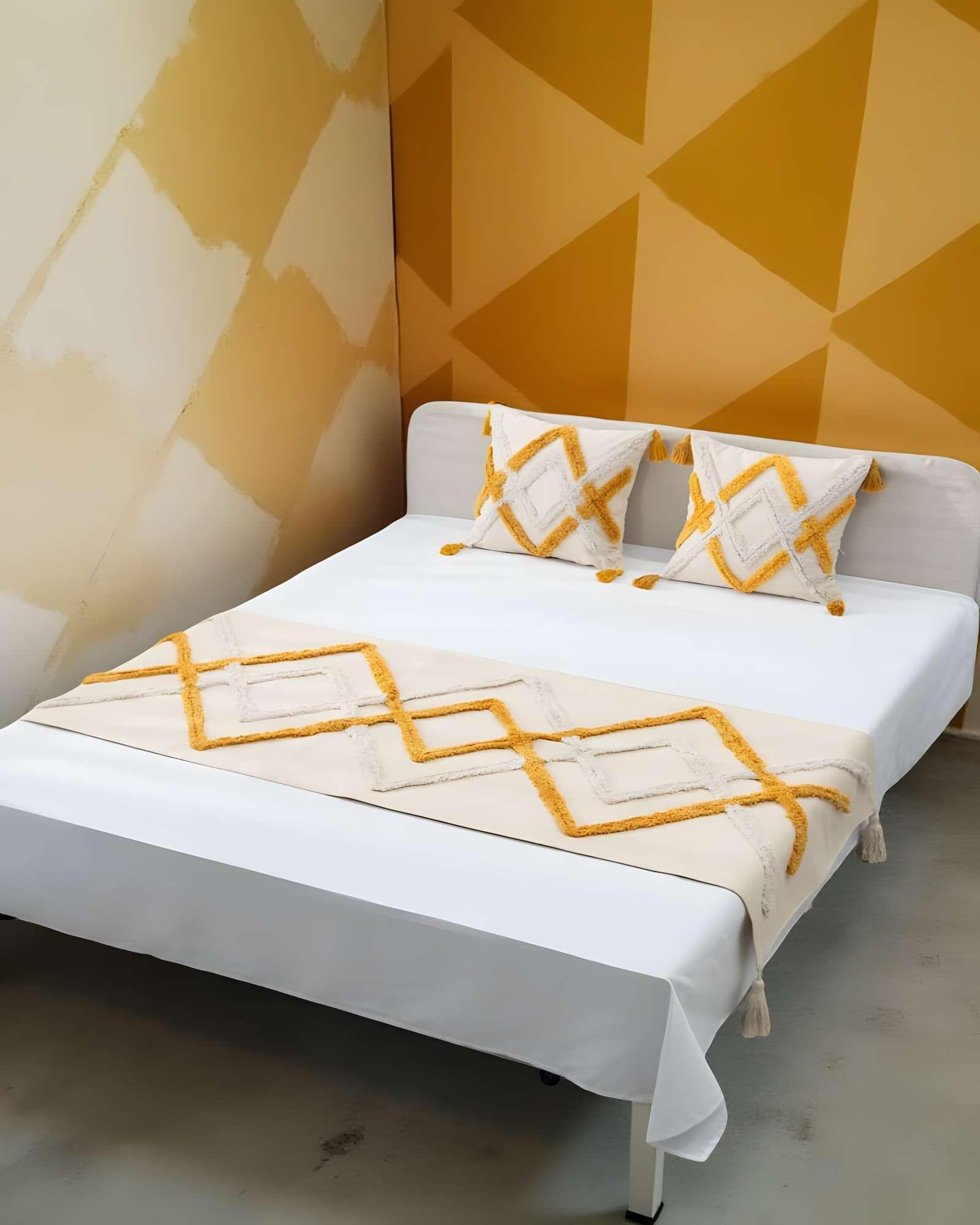 SET DE PIECERA BORDADA CON DOS FUNDAS MODELO BOHO BEIGE 10-3