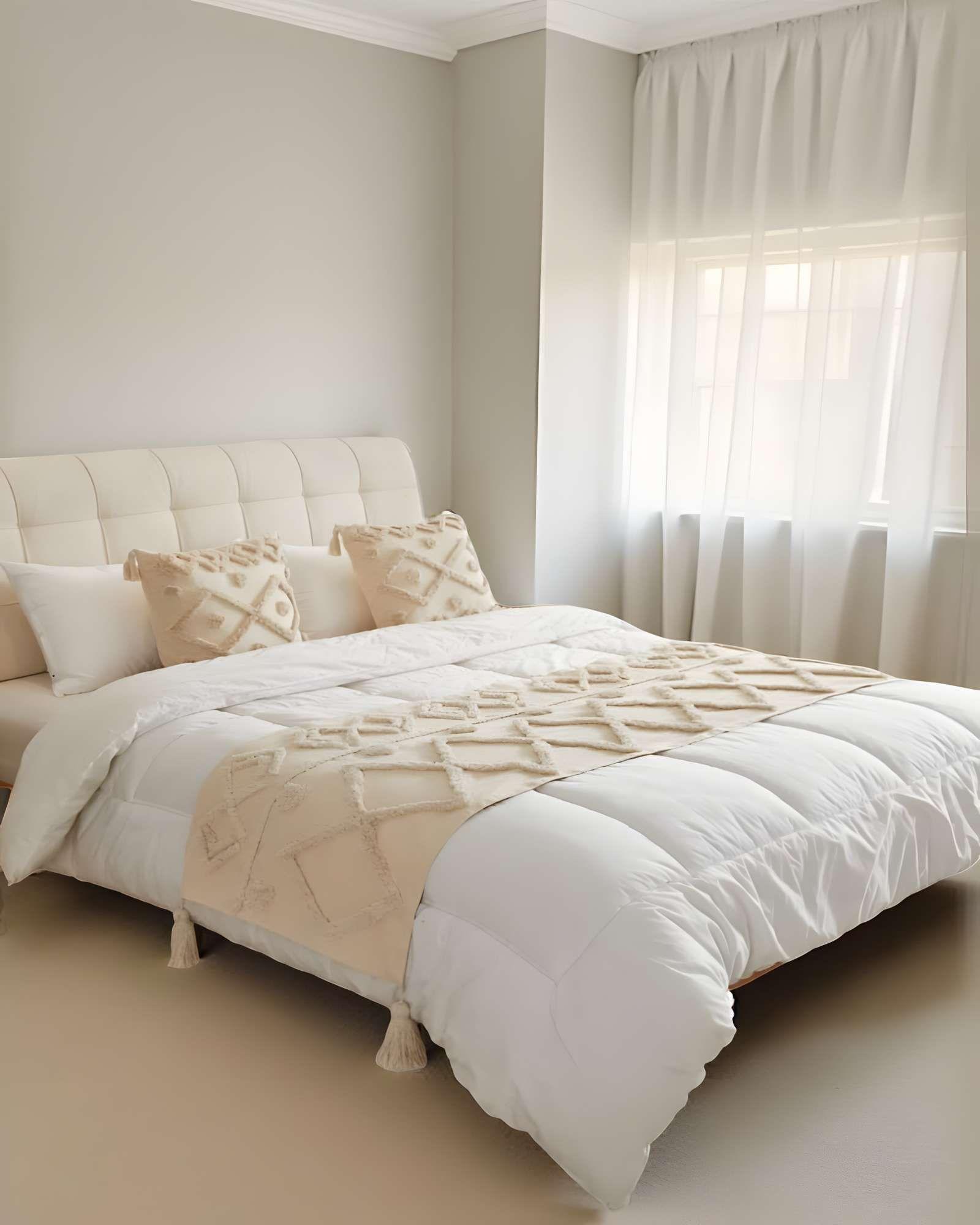 SET DE PIECERA BORDADA CON DOS FUNDAS MODELO BOHO BEIGE 04-3