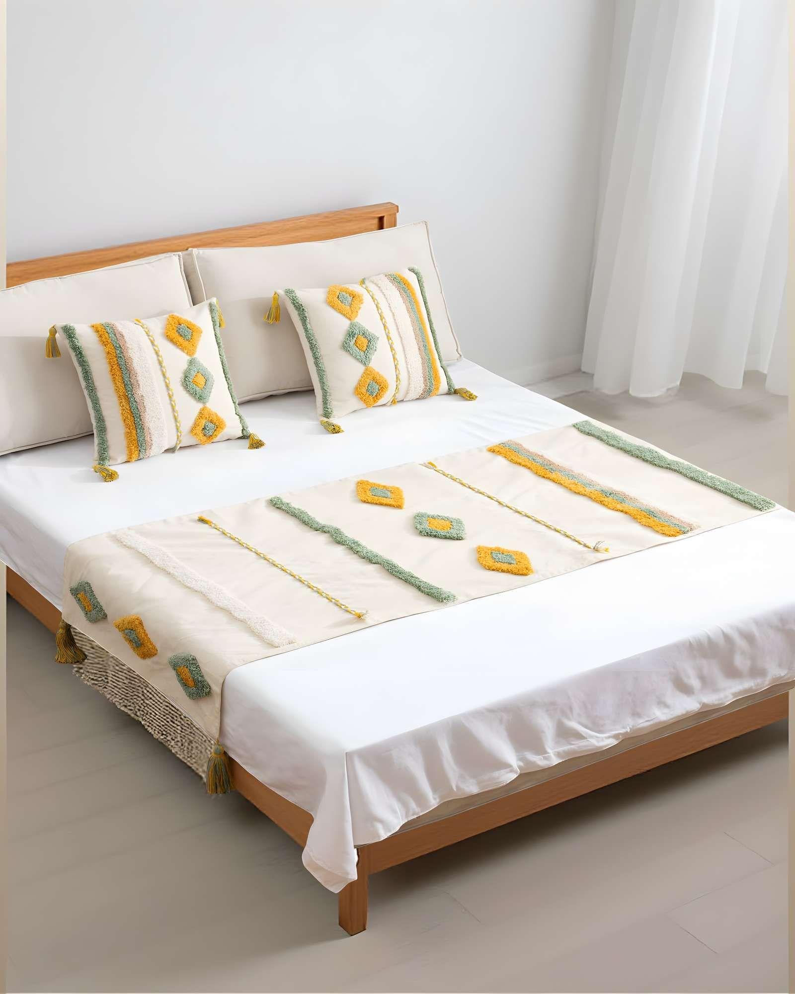 SET DE PIECERA BORDADA CON DOS FUNDAS MODELO BOHO BEIGE 03-2