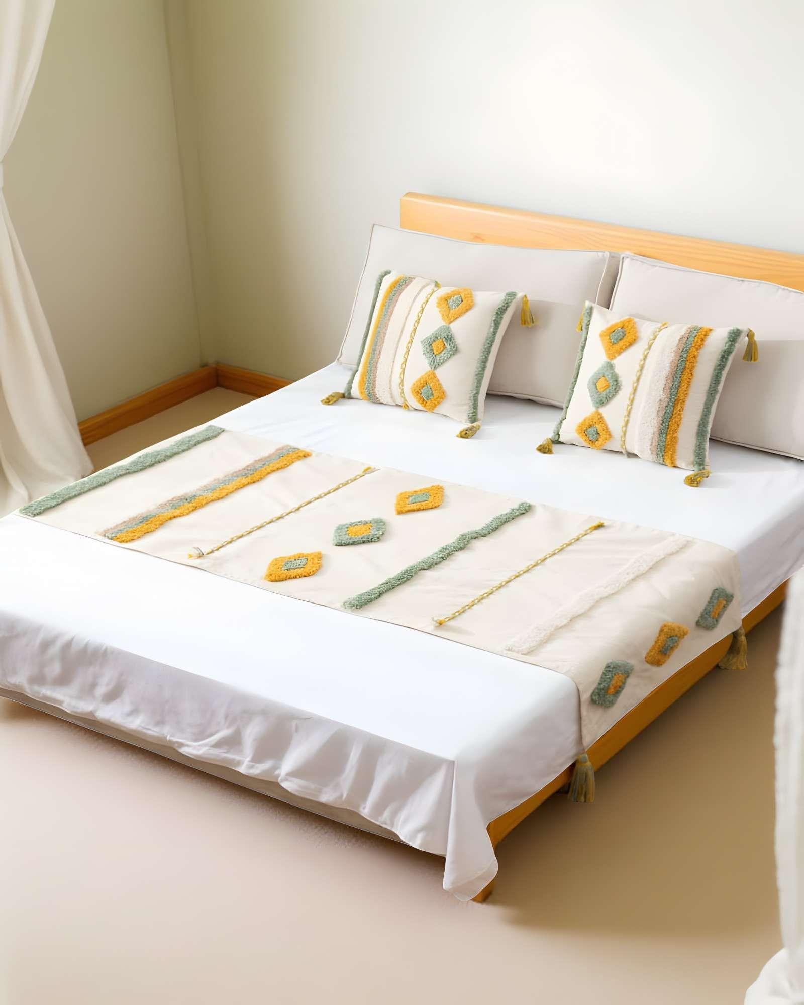 SET DE PIECERA BORDADA CON DOS FUNDAS MODELO BOHO BEIGE 03-3