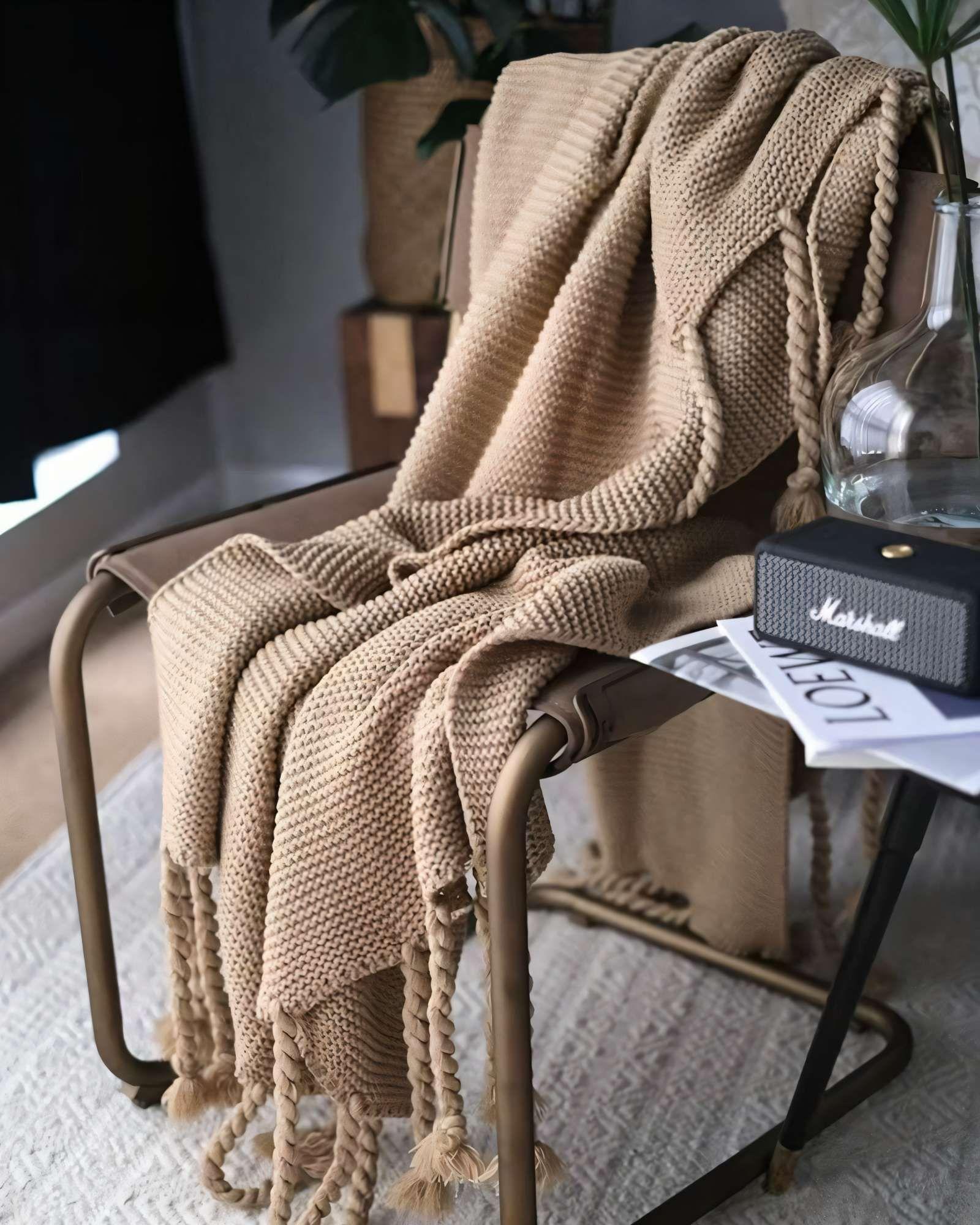 MANTA CON FLECOS DE SOGA TRENZADOS CHENILLE COLOR CAFÉ CLARO-2