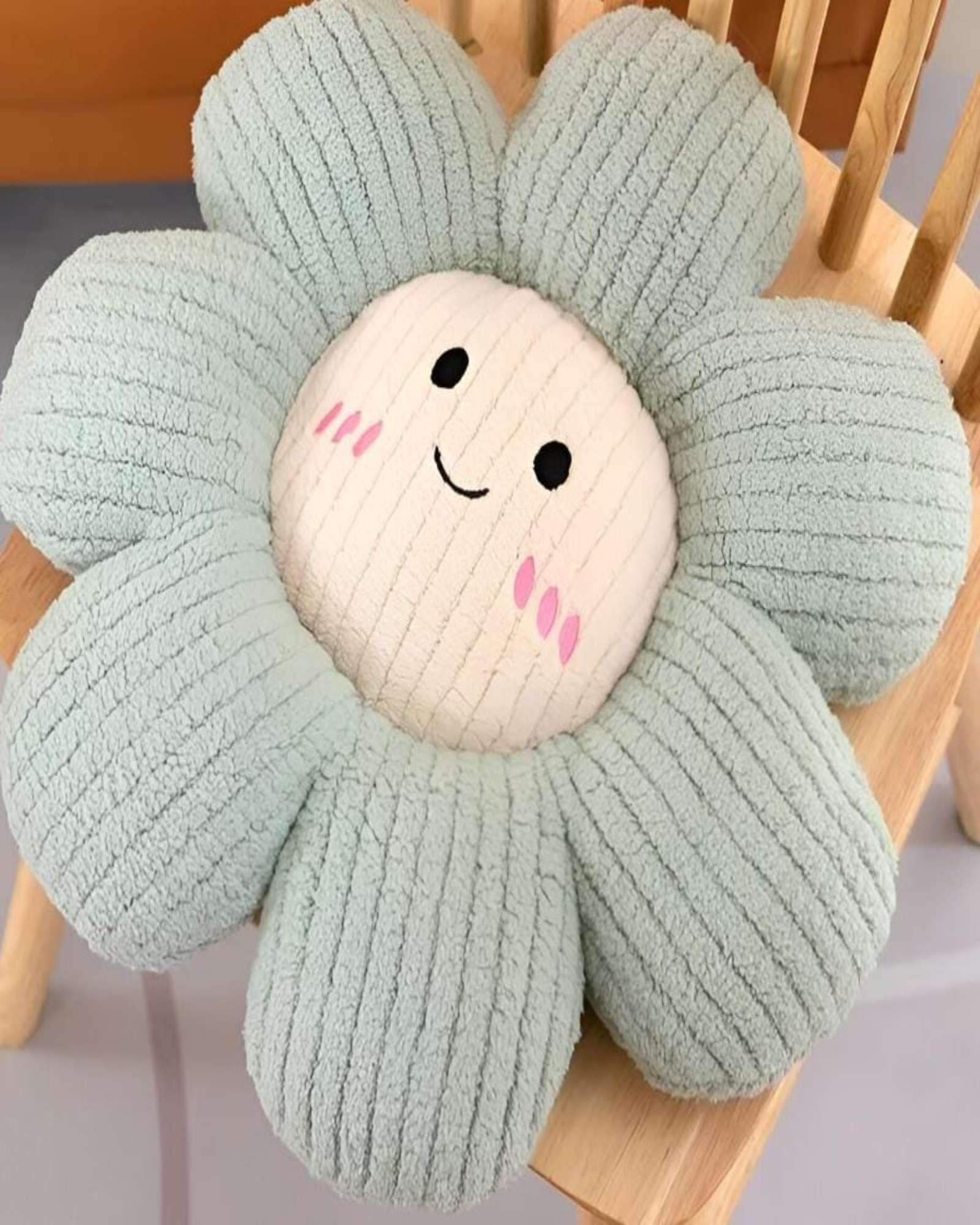 COJIN DECORATIVO DISEÑO FLOR KAWAII 45CM CELESTE-2