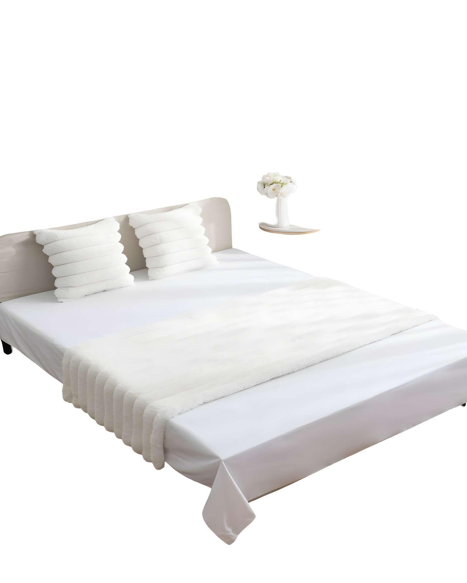 JUEGO DE PIECERA CON DOS FUNDAS DE COJIN MODELO LINEAL KING BLANCO-1