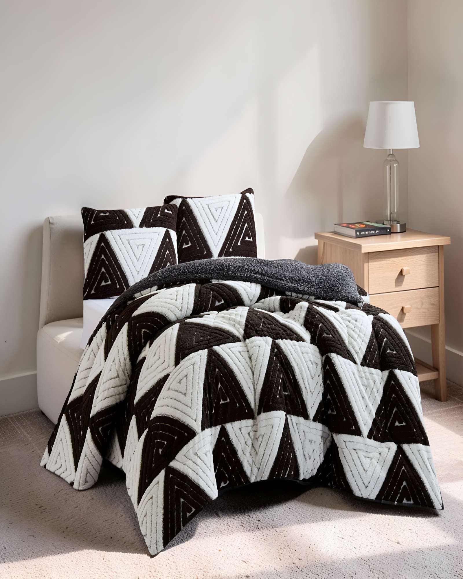 COBERTOR DE JACQUERD KING  COLOR BLANCO CON NEGRO-3