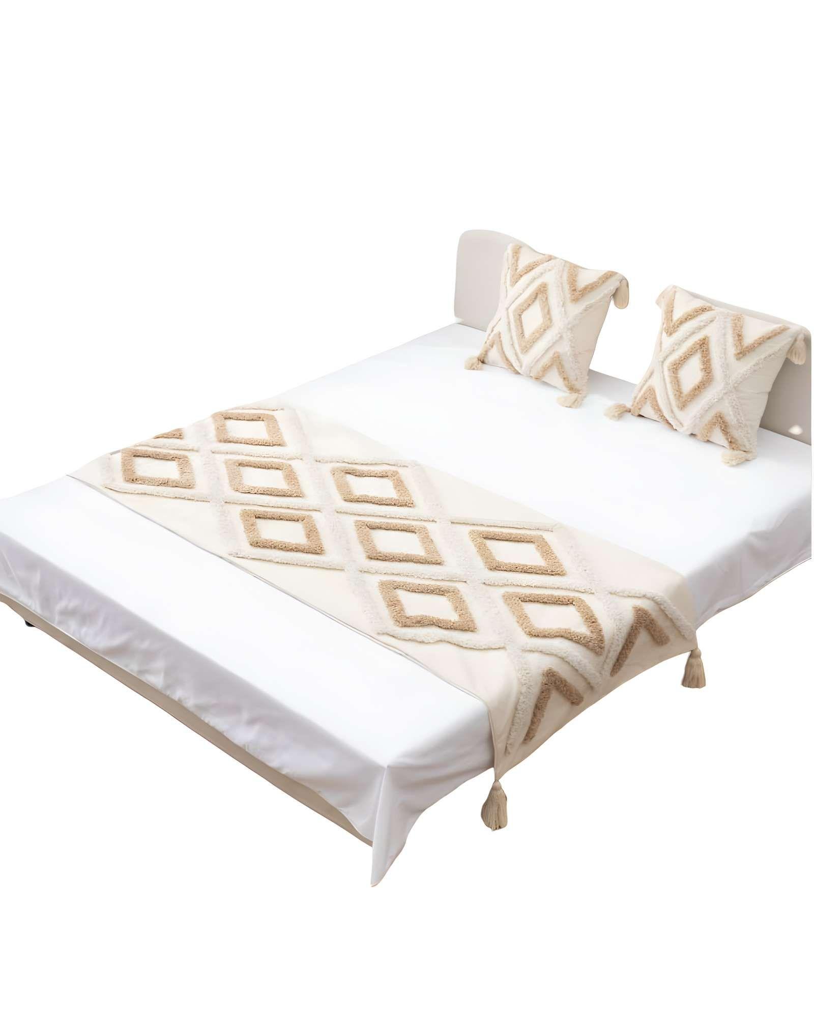 SET DE PIECERA BORDADA CON DOS FUNDAS MODELO BOHO BEIGE 02-1