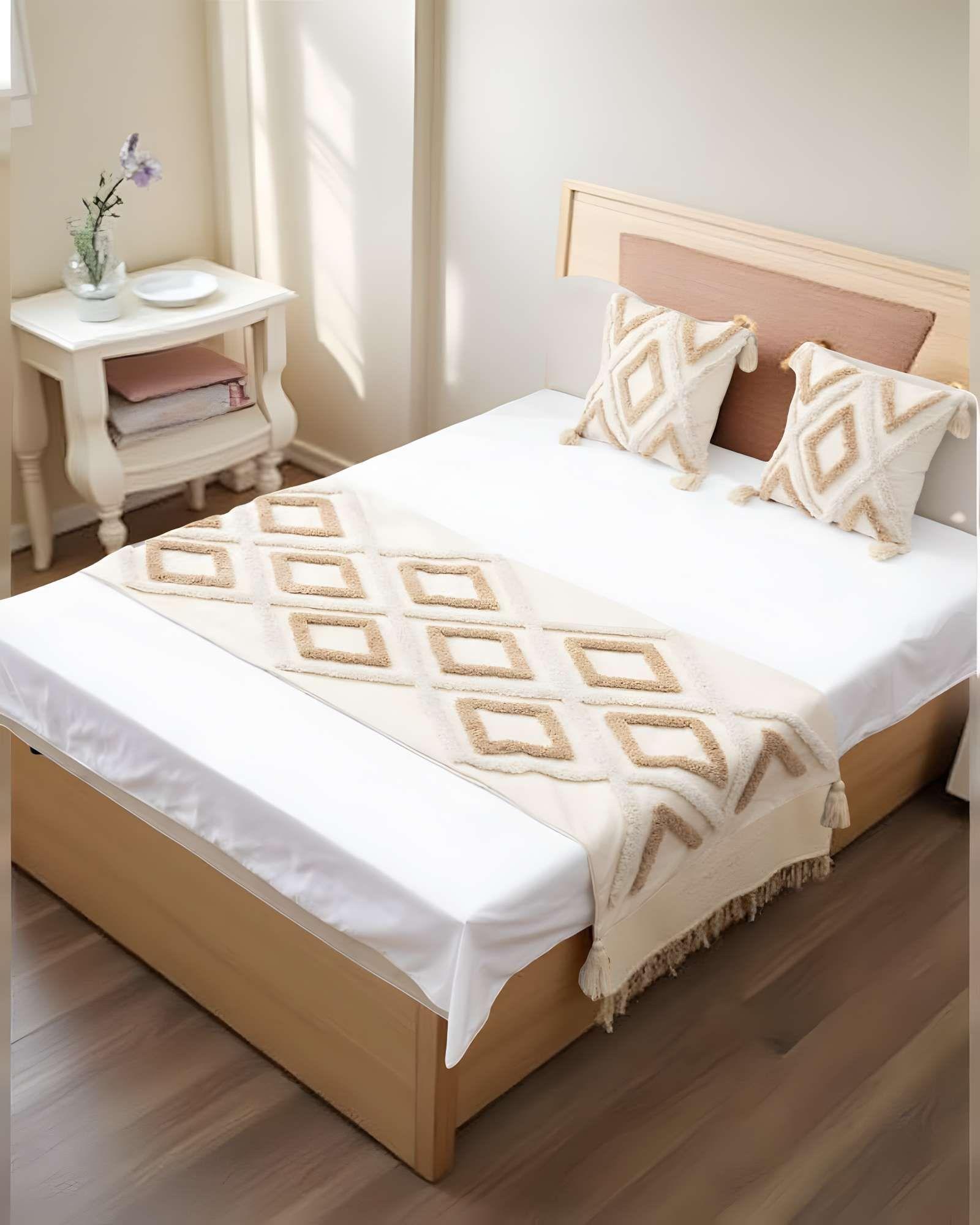 SET DE PIECERA BORDADA CON DOS FUNDAS MODELO BOHO BEIGE 02-3