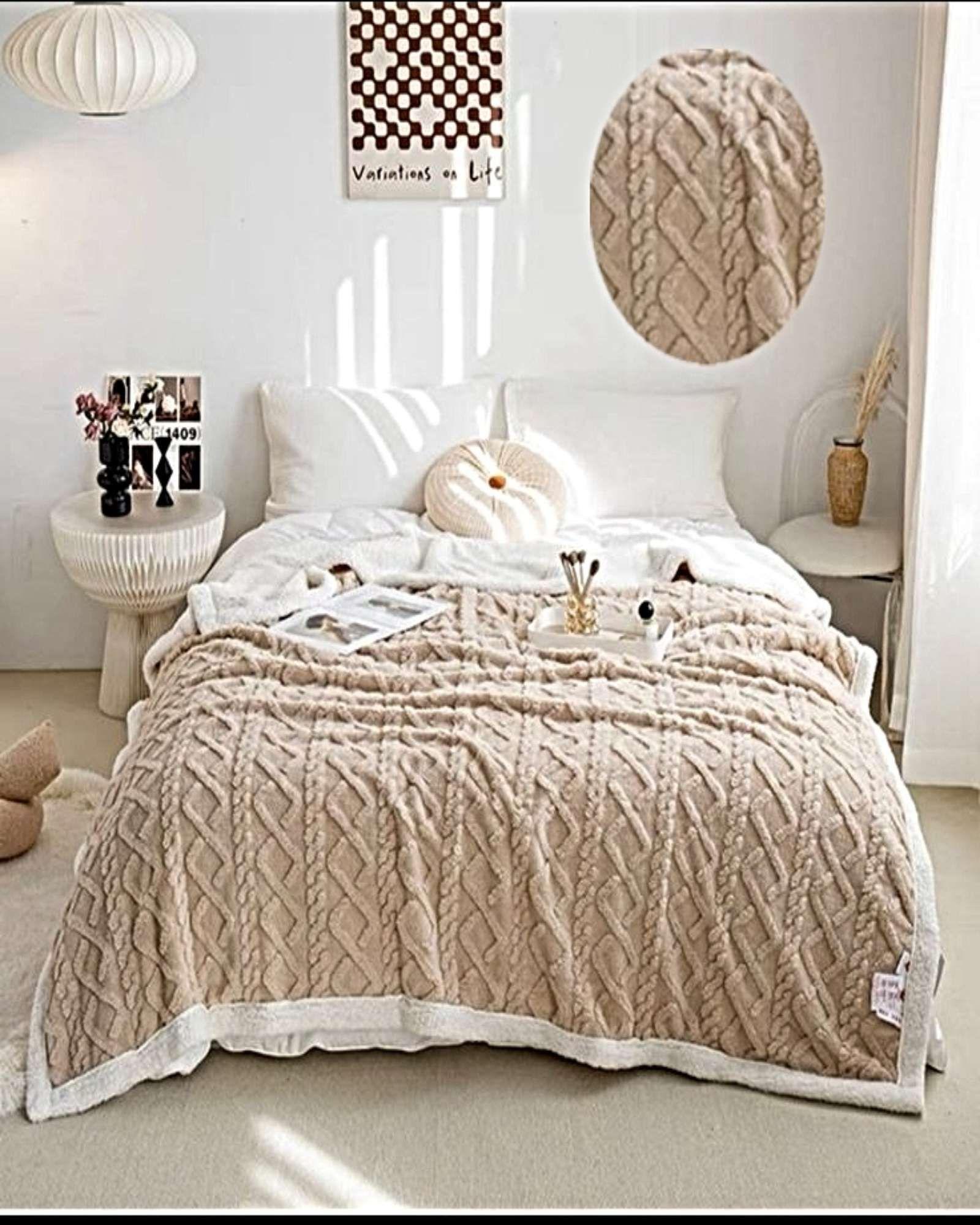 Frazada Exclusive 2 Plazas: Elegancia Texturizada y Confort Térmico BEIGE-2