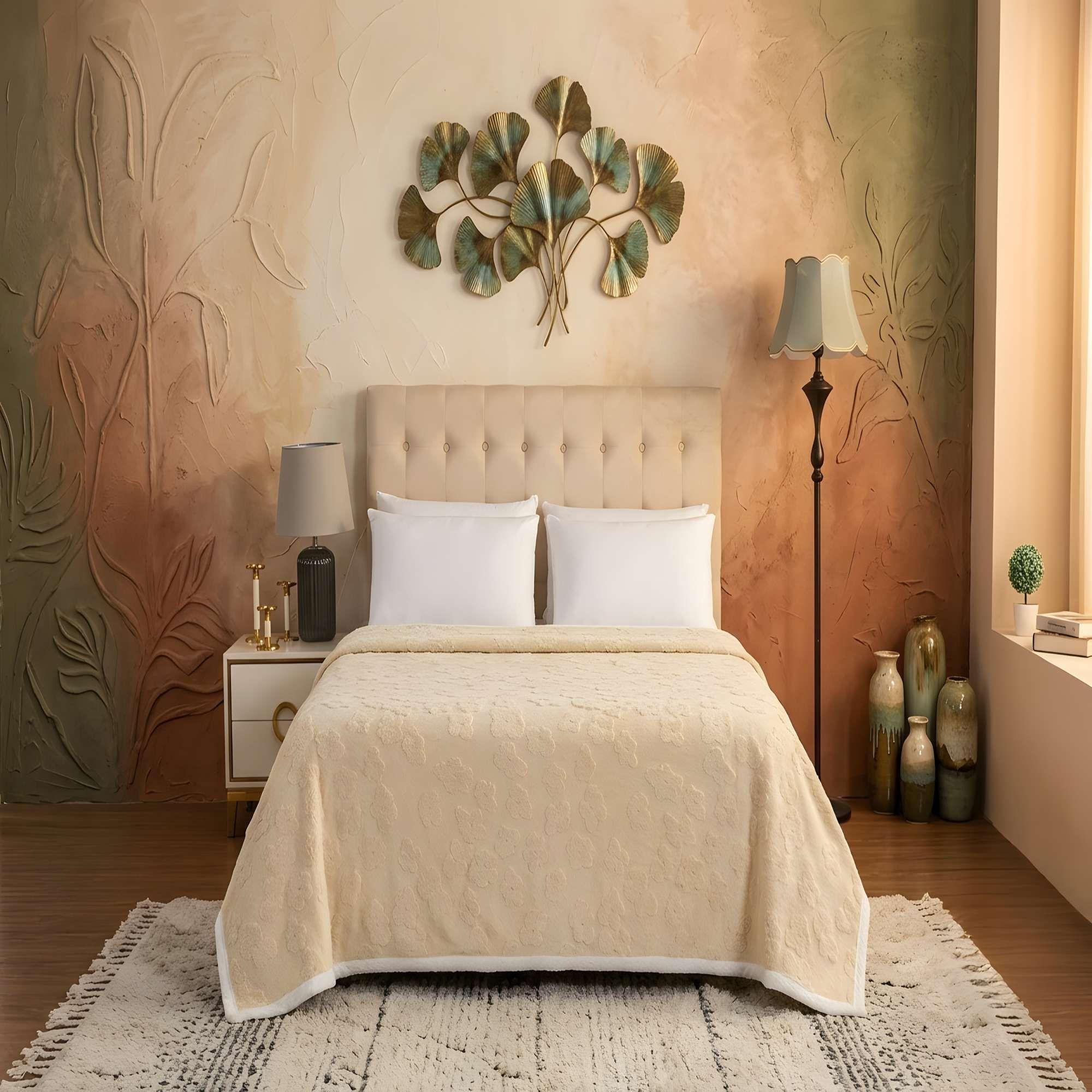 FRAZADA TAMAÑO 2P PLAZA CON TEXTURA DE FLORES COLOR BEIGE-2