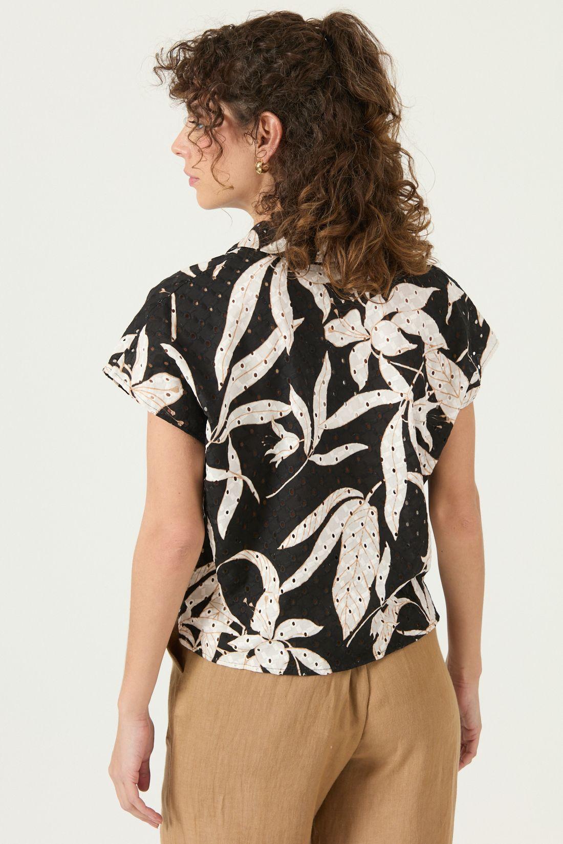 Blusa Estampada Negra Cod 4517535-4