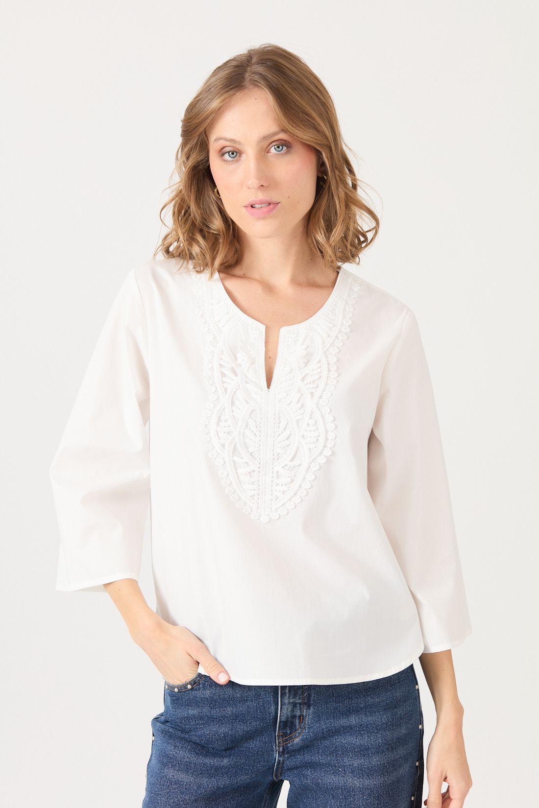 Blusa Con Encaje Blanca Cod 4520716-2