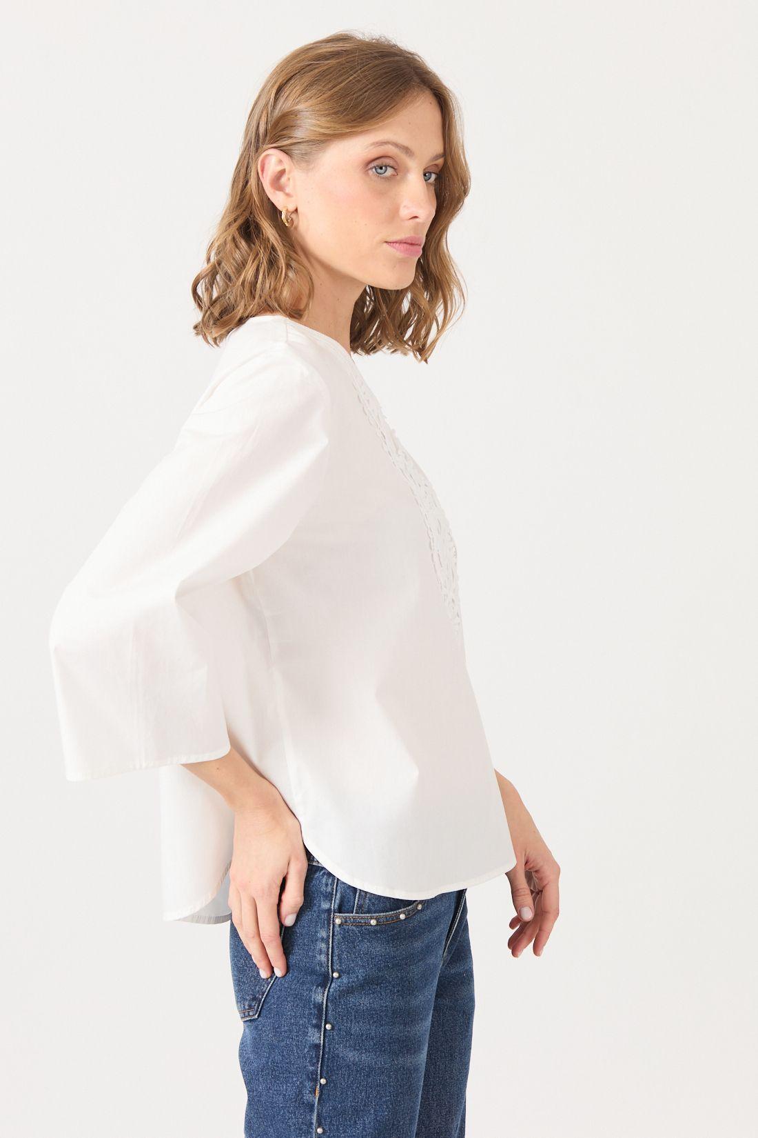 Blusa Con Encaje Blanca Cod 4520716-3