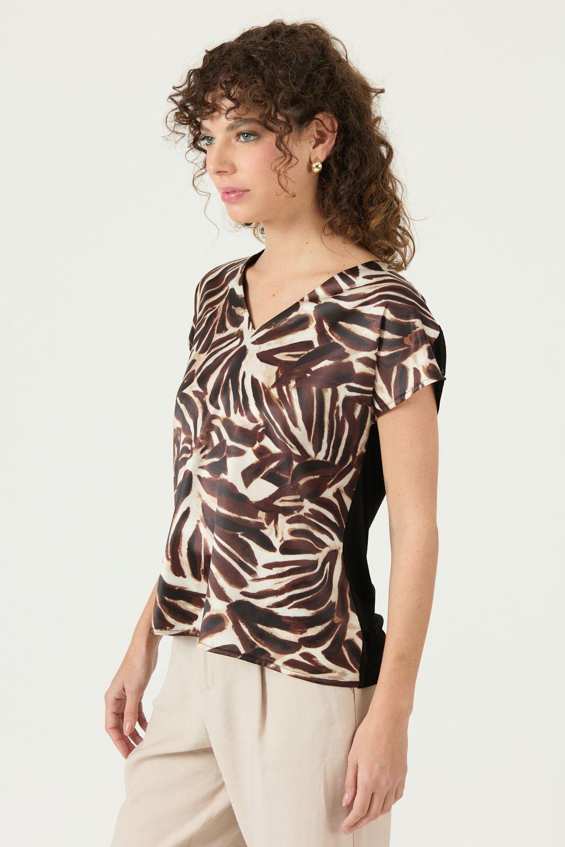 Polera Estampada Negro Cod 2756865-3