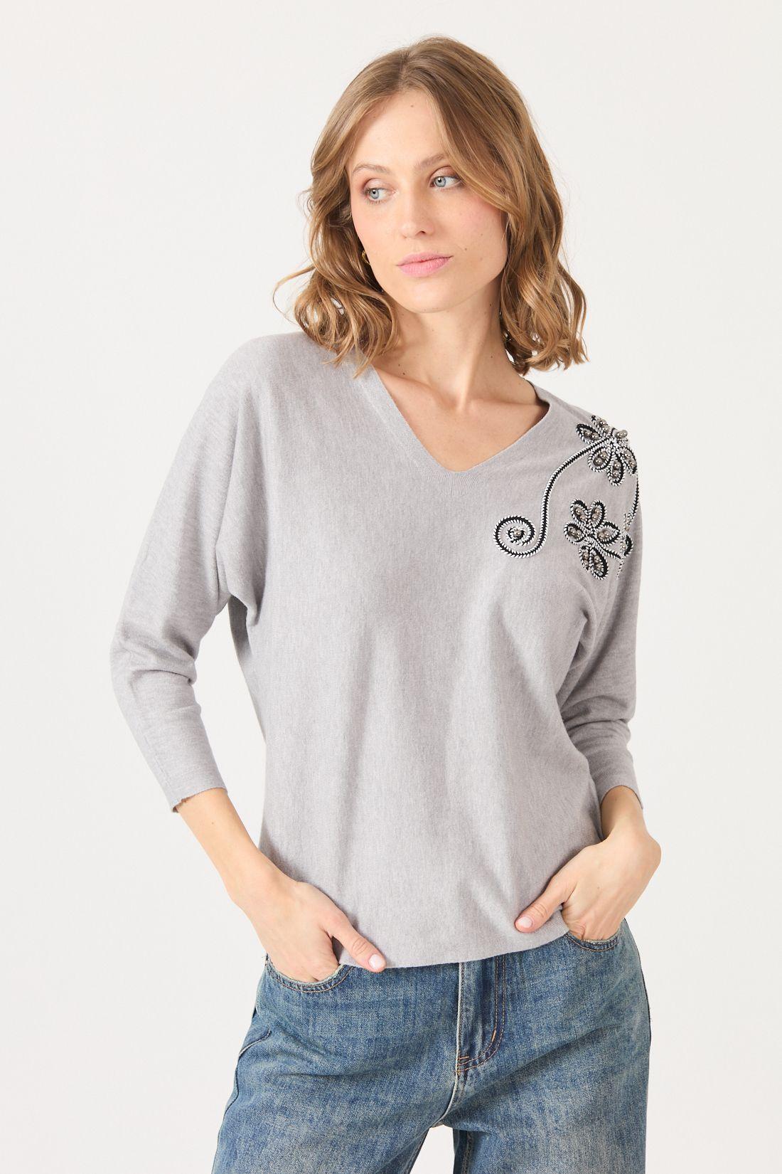 Sweater Con Bordados Gris Cod 5414206-2