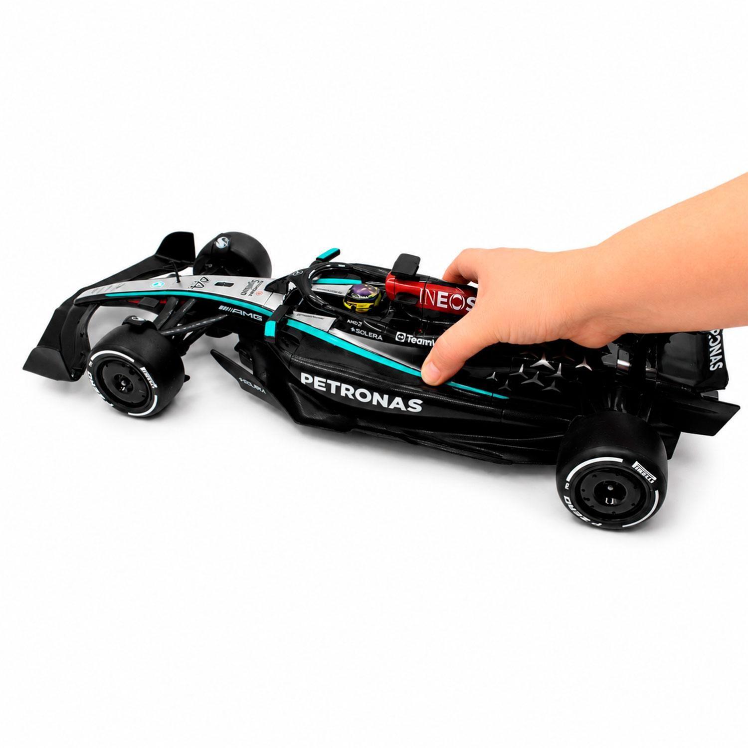 Auto a control remoto Mercedes W15 E Formula 1 Escala 1:12-5