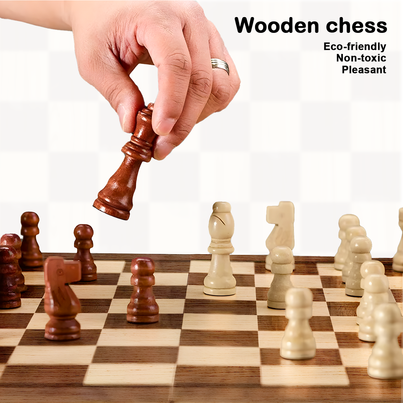Juego ajedrez madera con botella whisky y accesorios-3