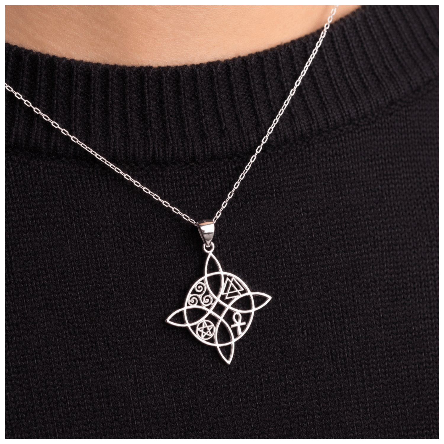 Collar de Plata Nudo de Bruja con Triquetas-3