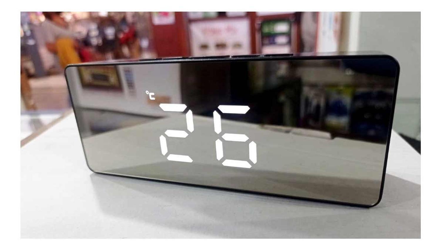 Reloj Digital Luz Led Numeros Iluminado Color Puerto Usb-6