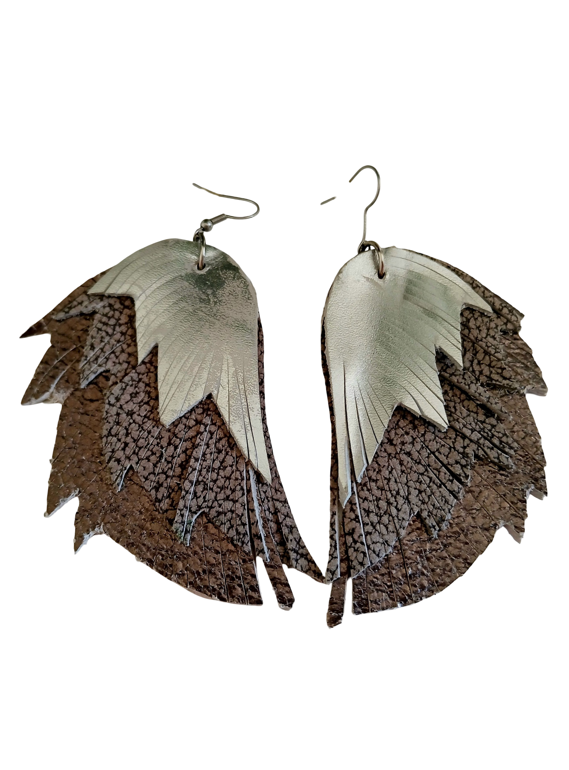 Lindos aros largos de cuero natural con ganchos de acero quirúrgico, hechos a mano en Chile, únicos!-0