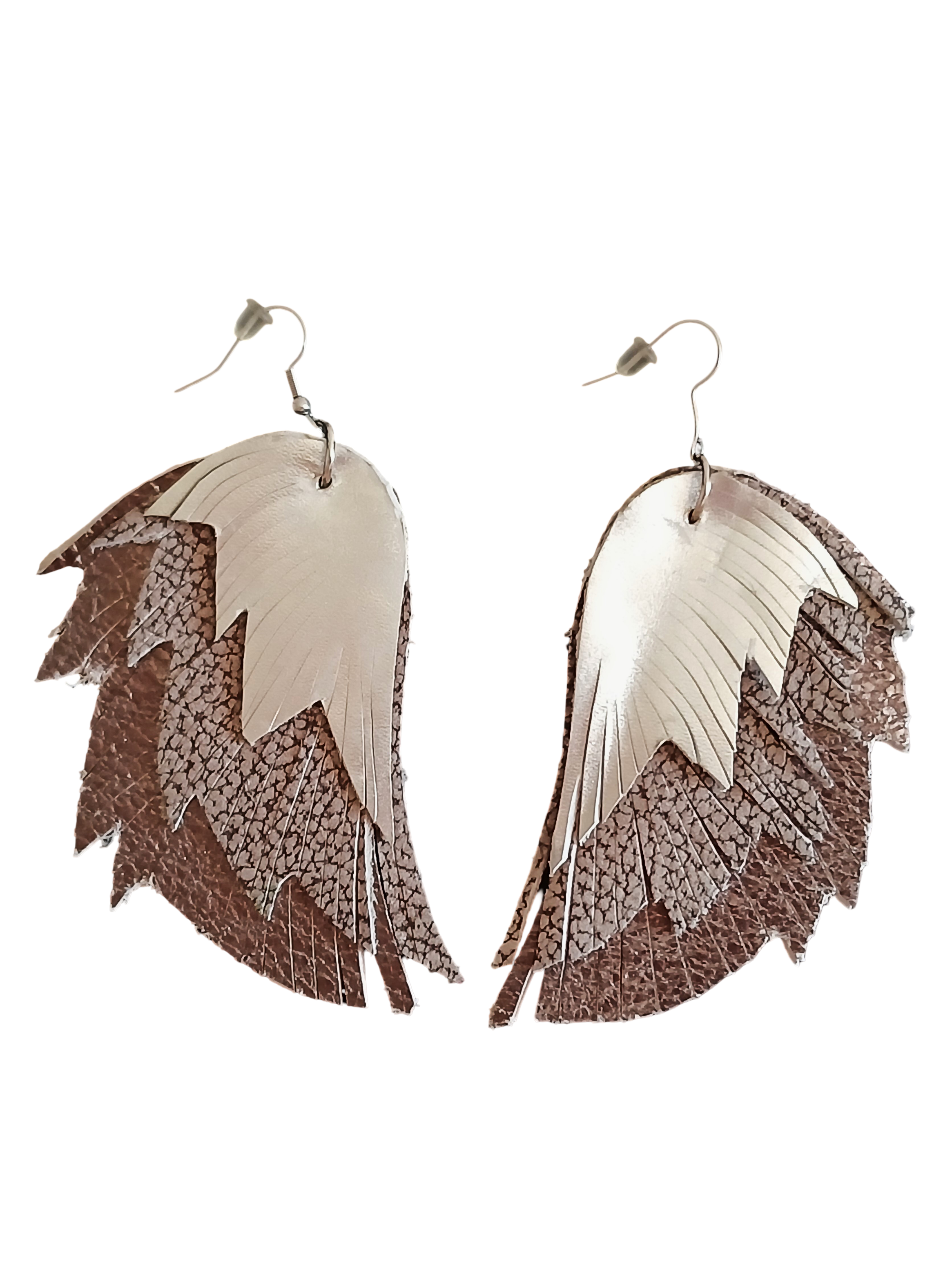 Lindos aros largos de cuero natural con ganchos de acero quirúrgico, hechos a mano en Chile, únicos!-1