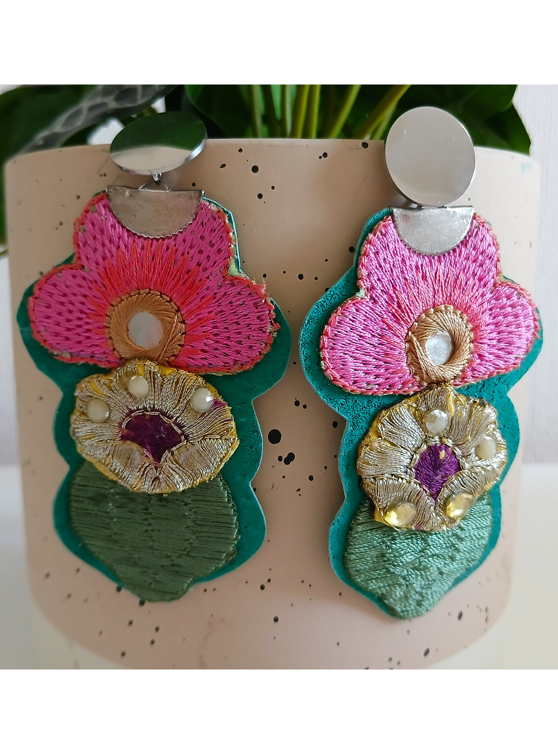 Hermosos, únicos y exclusivos aros de cuero natural estilo Boho Chic! -1