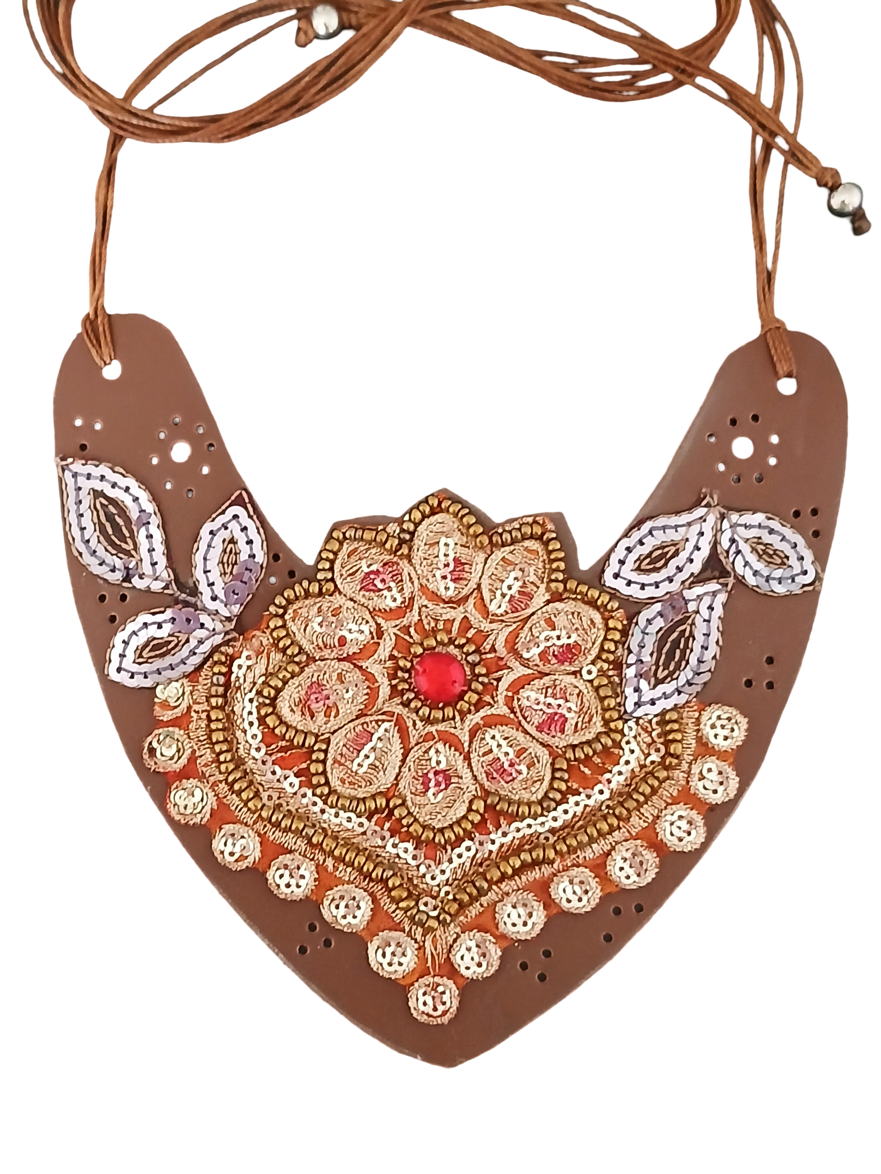 ¡Exclusivo collar hecho a mano en Chile con cuero natural y bordados en hilo de seda, único! 🌹❤️-2