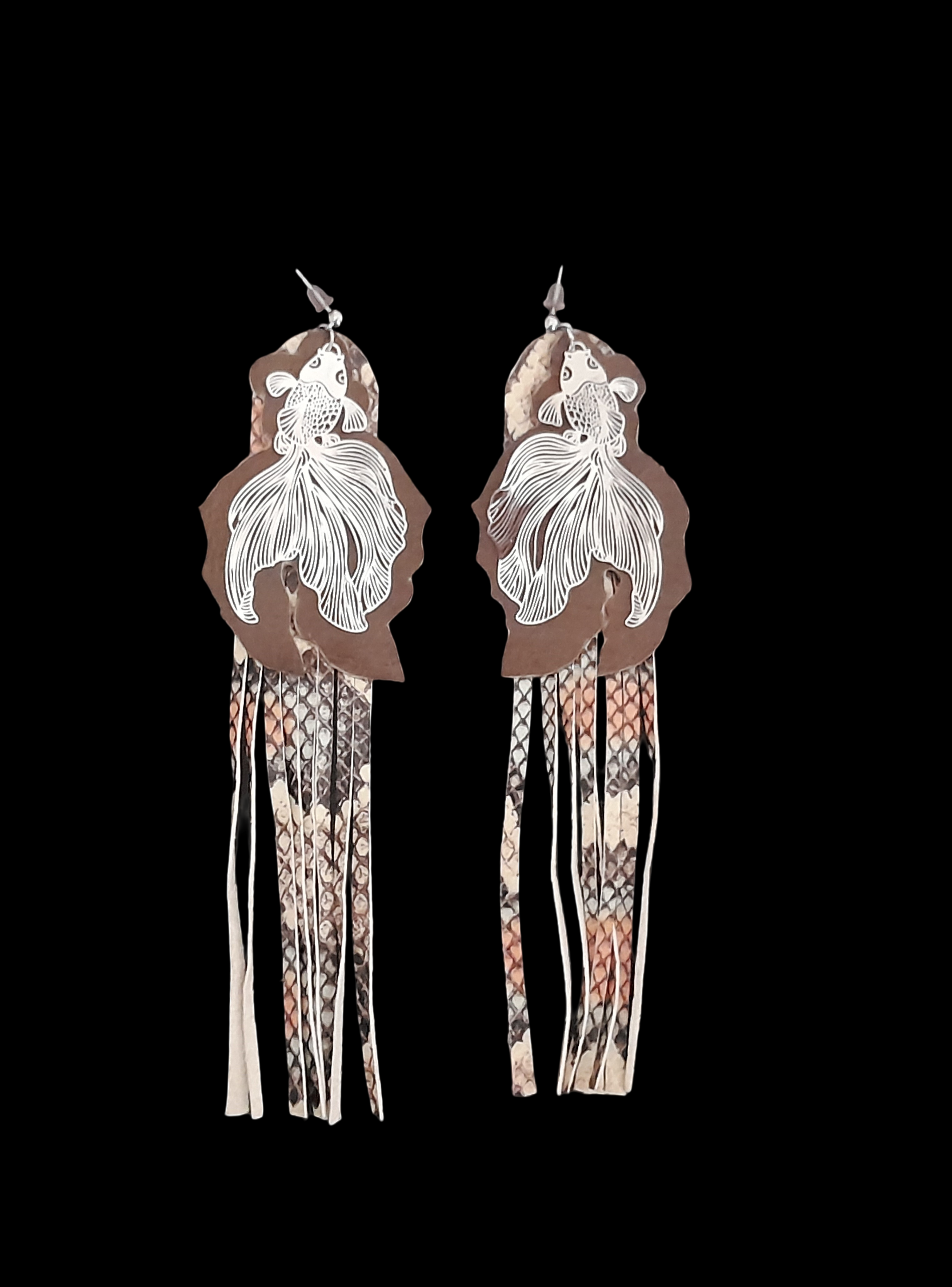 ¡Exclusivos y únicos aros largos, de cuero natural, estilo Boho Chico de pez koi y serpiente! 🐠🐉-0