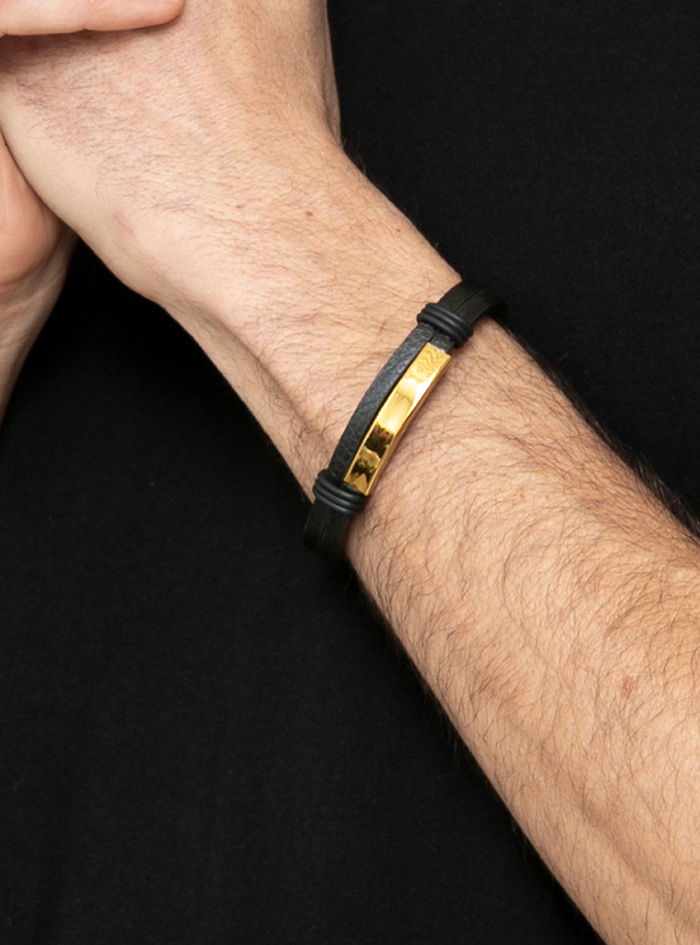 Pulseras Cuero Negro con Placa de Acero Dorado-4