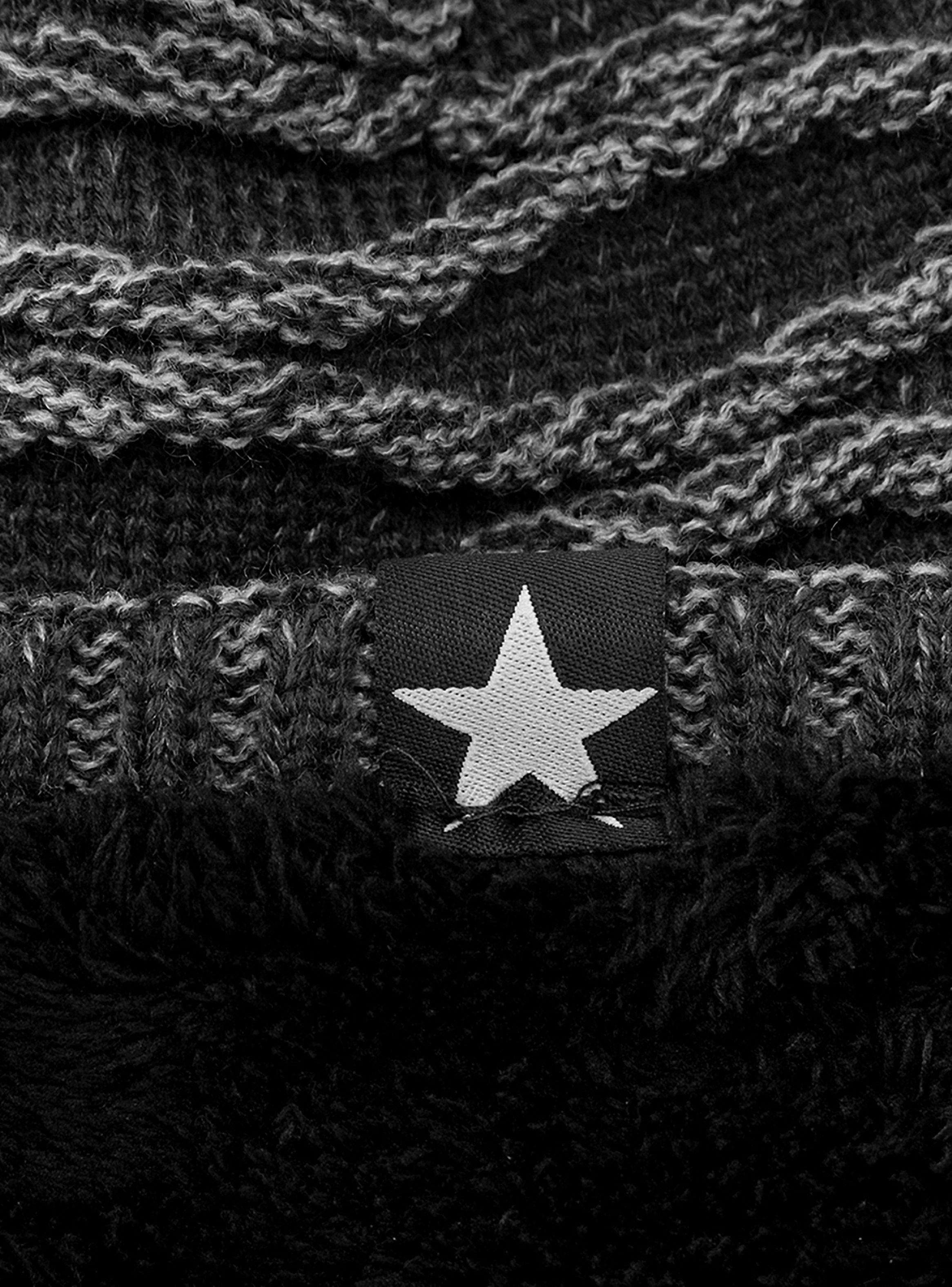 Gorro Tejido en Lana Forro Polar Diseño Relieve Gris-3