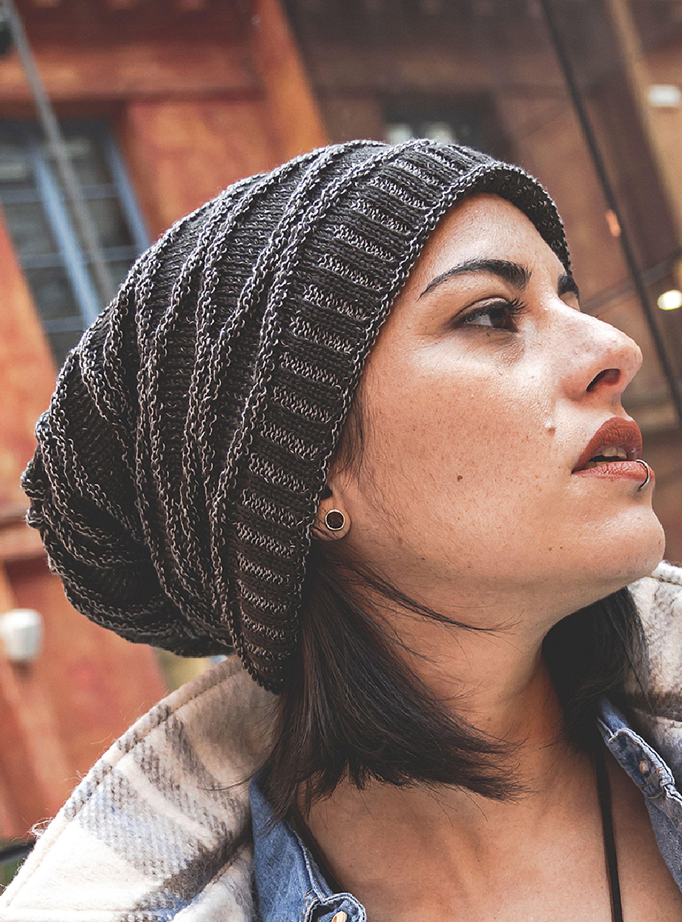 Gorro Tejido en Lana Forro Polar Diseño Relieve Gris-4