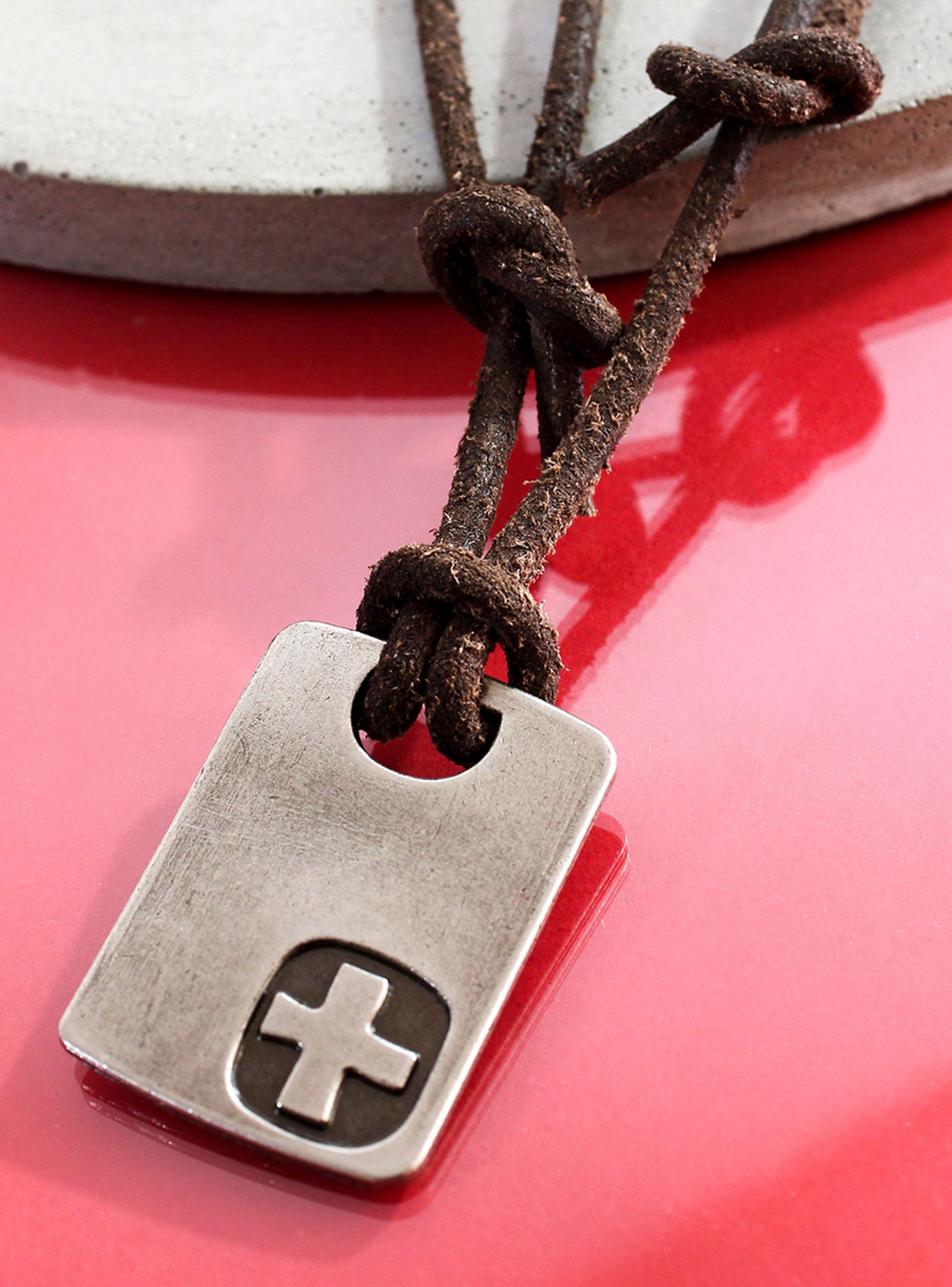 Collar de Cuero Ajustable con Placa y Cruz Grabada-5