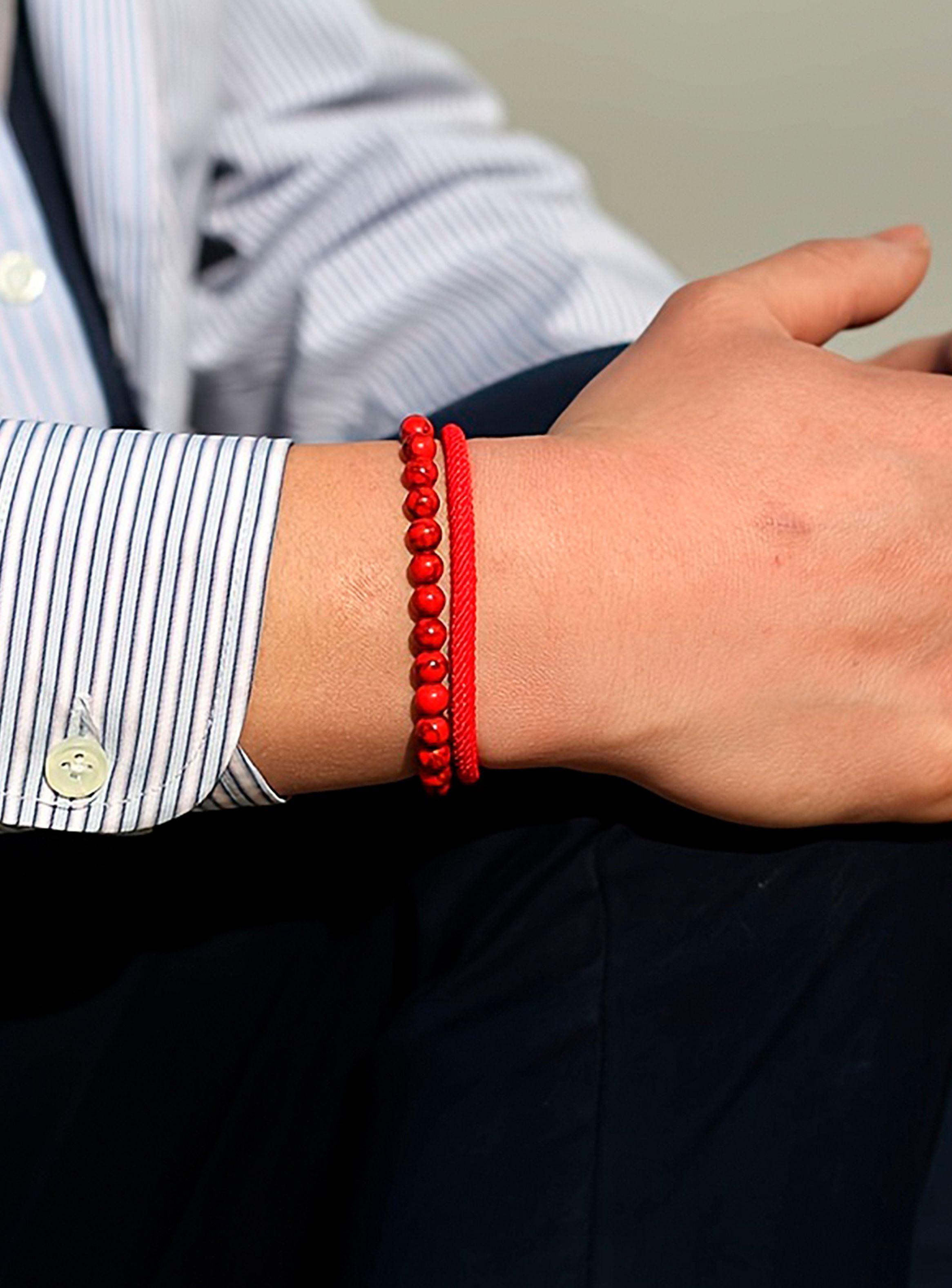 Pulseras Rojas Cordón con Broche y Pulsera Howlita Elástica-4