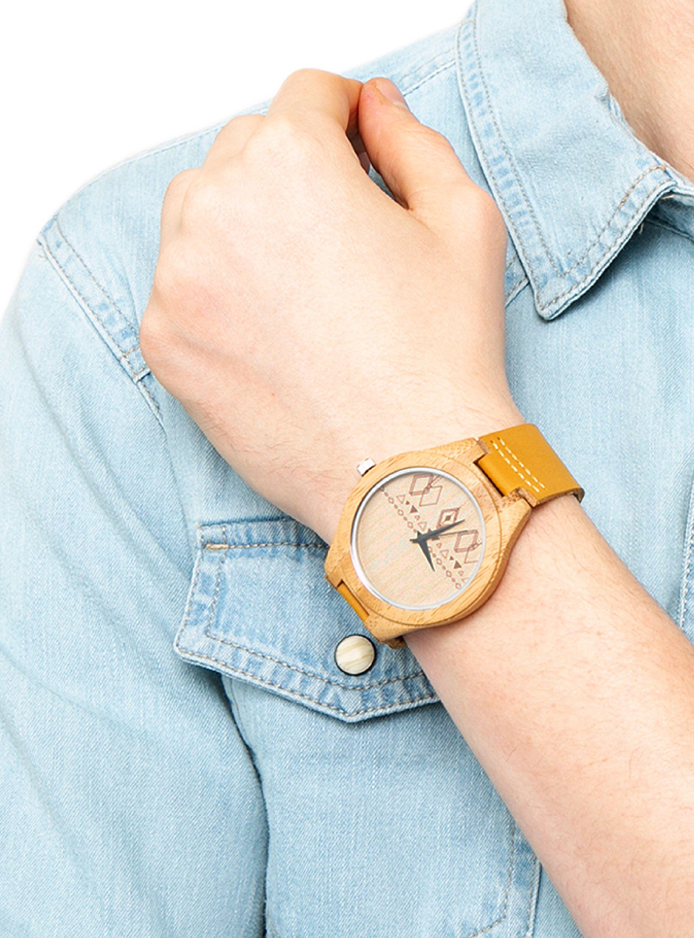 Reloj De Madera Cuero Beige Detalles Geométricos Rojos-4