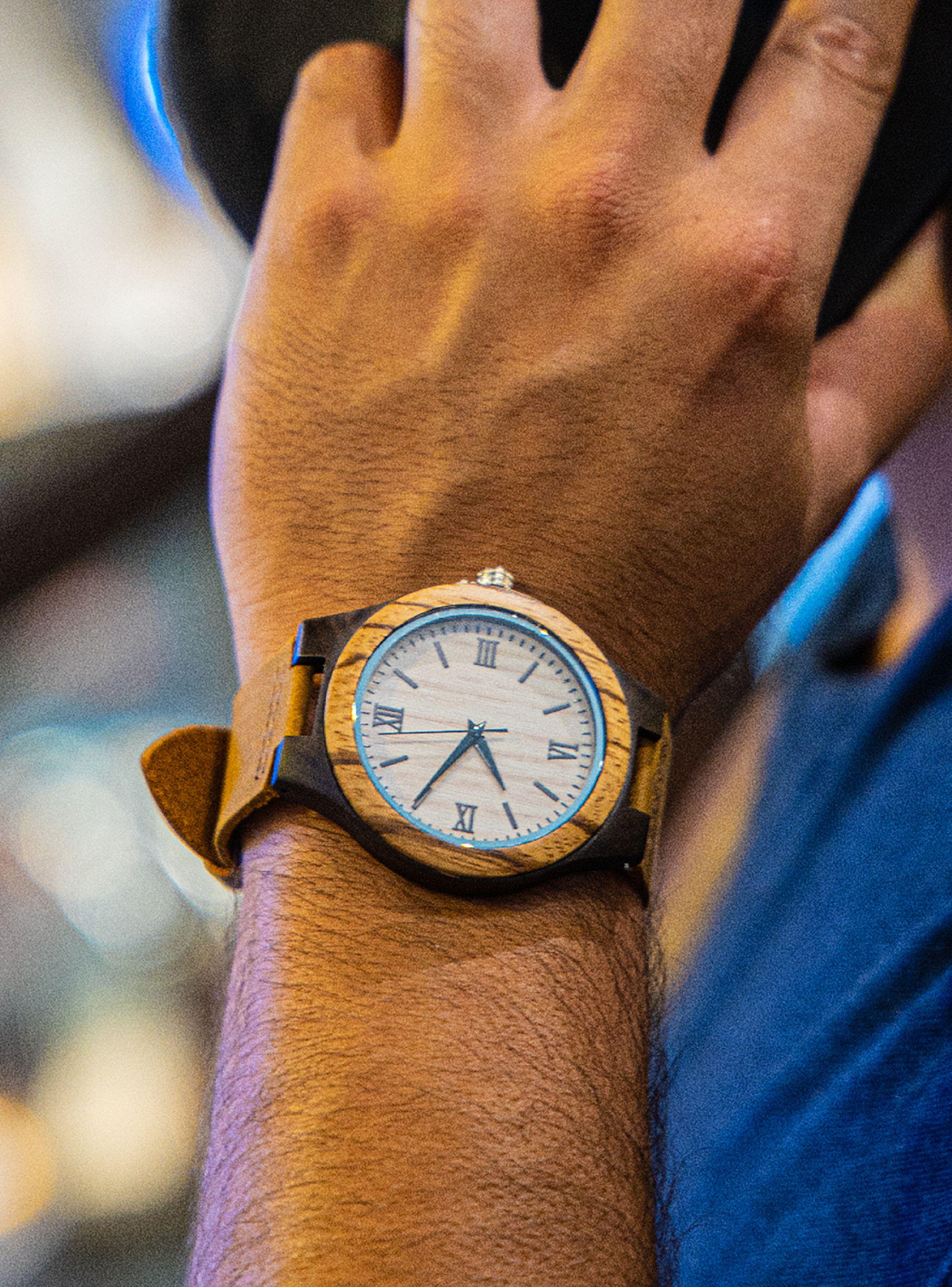 Reloj Madera Correa Cuero Marrón Número Romanos-4