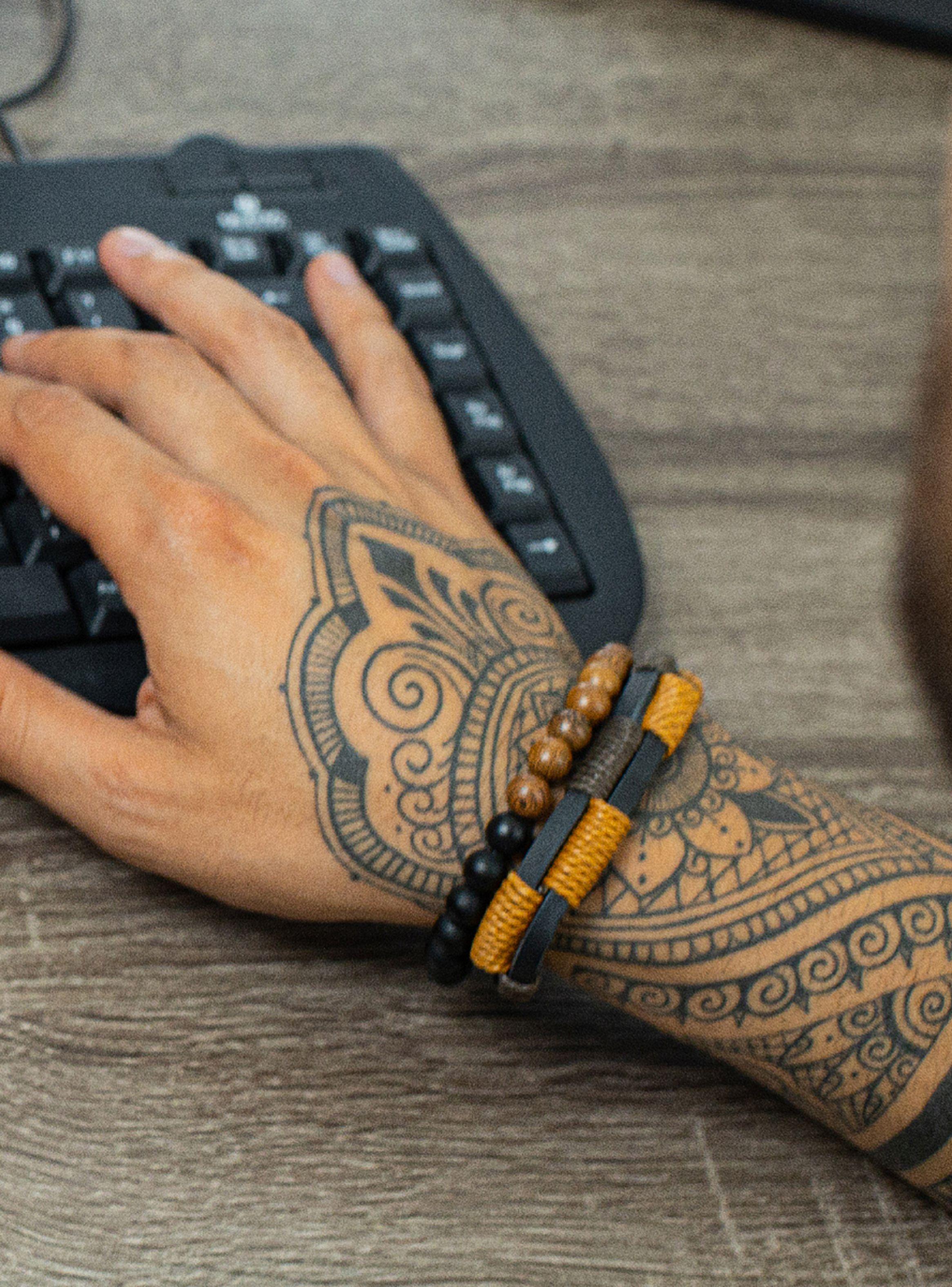 Pulsera Elástica con Piedras Naturales Ónix y Madera-3