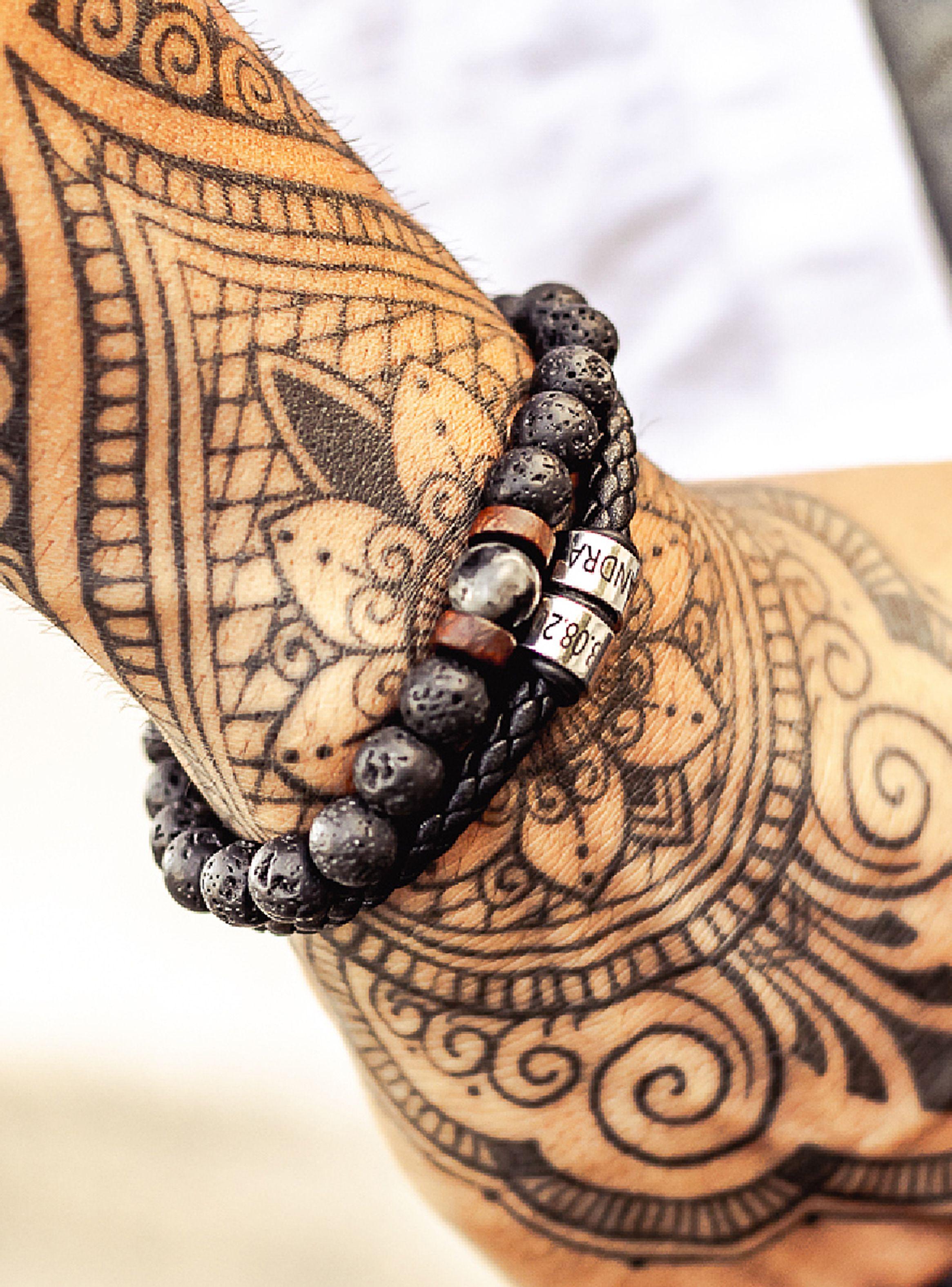 Pack Pulsera de piedra volcánica y pulsera de cuero roja con acero-4