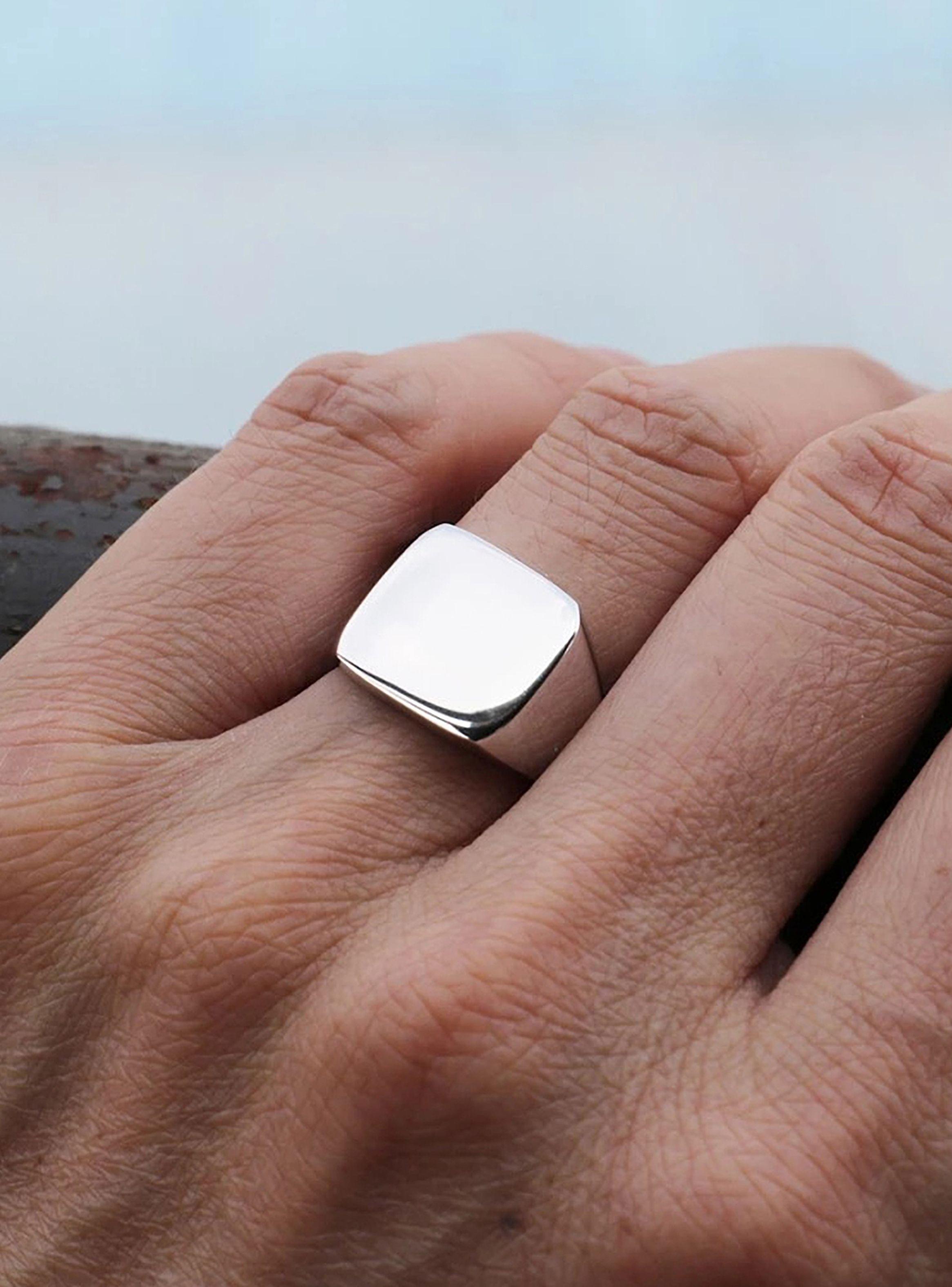 Anillo de Acero Plateado Tipo Sello Plano Cuadrado Talla 10-3