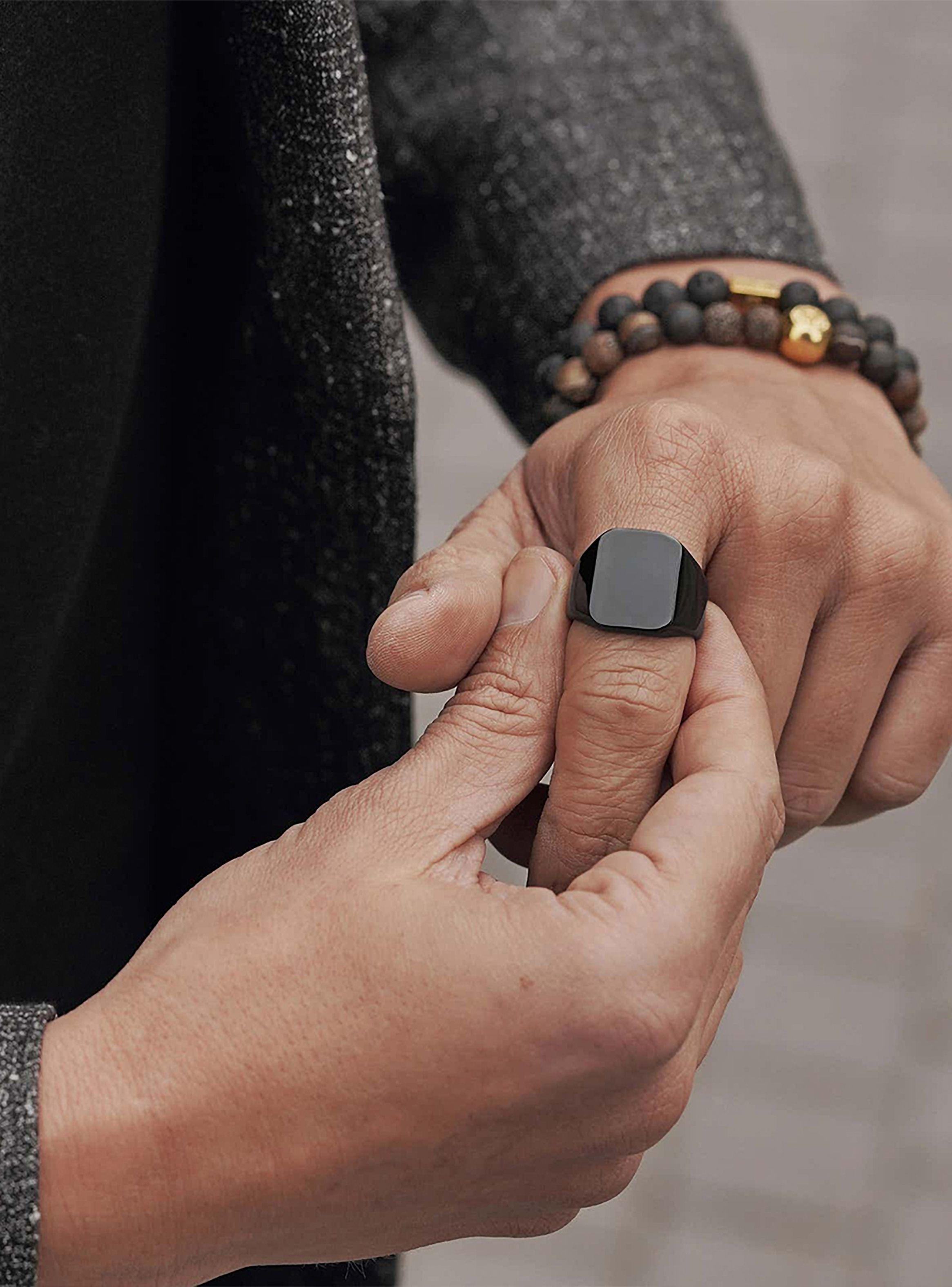 Anillo de Acero Negro Tipo Sello Plano Cuadrado Talla 10-3