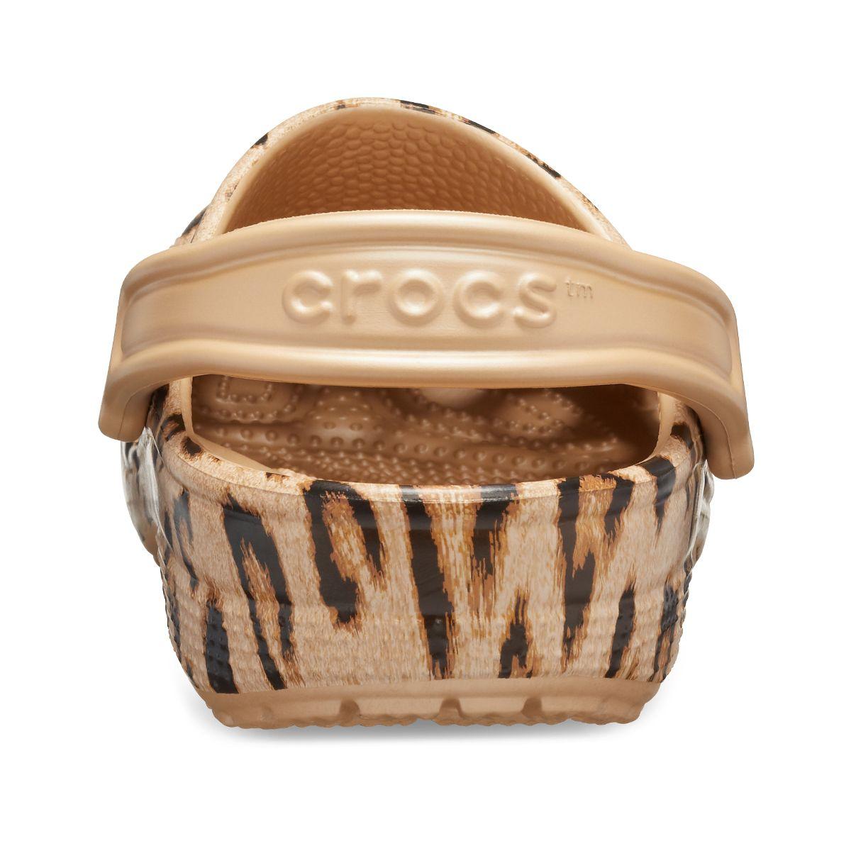 Zueco Crocs Classic Unisex Printed Leopard/Gold-4