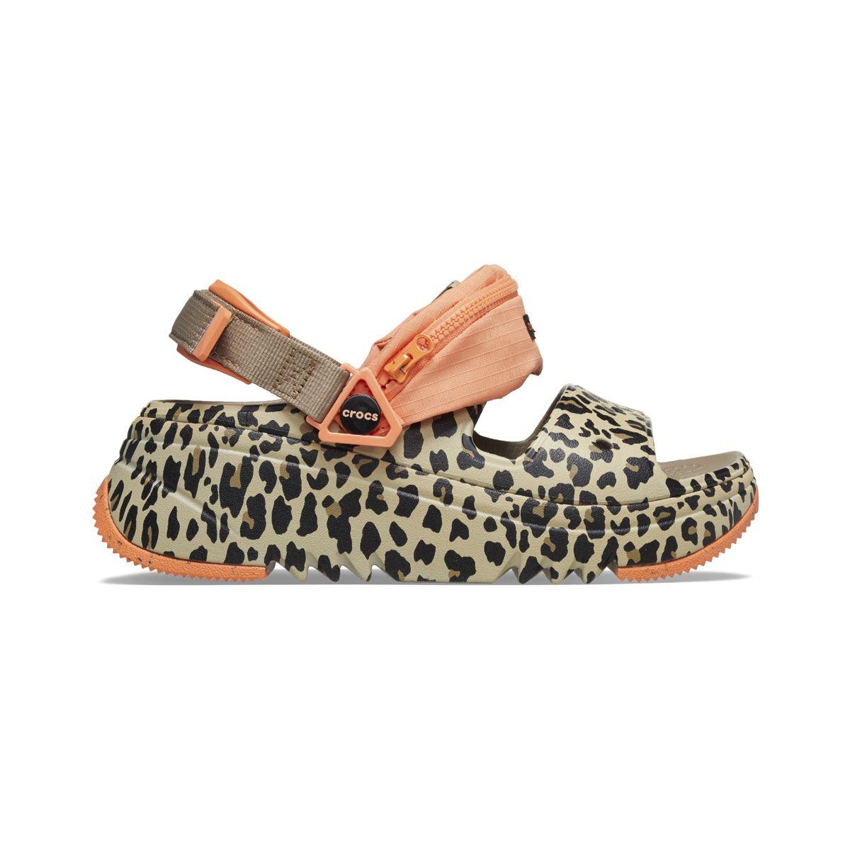 Sandalia Crocs Classic Hiker Xscape Unisex Leopard Orange-1