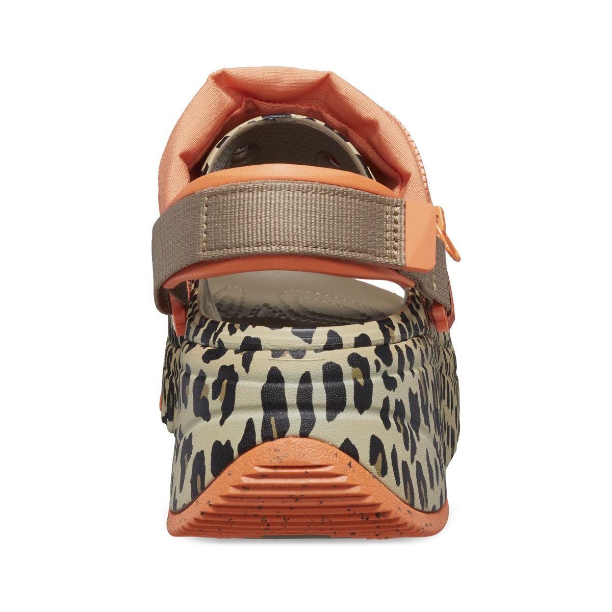 Sandalia Crocs Classic Hiker Xscape Unisex Leopard Orange-4