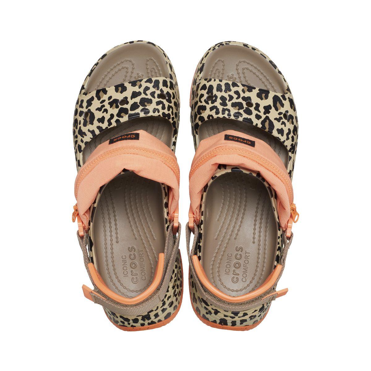 Sandalia Crocs Classic Hiker Xscape Unisex Leopard Orange-5