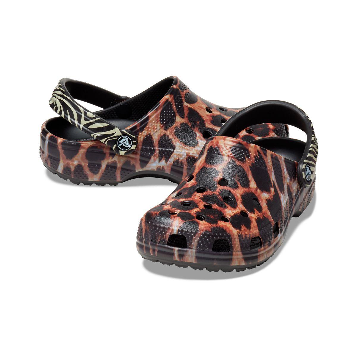 Zueco Crocs Classic Animal Remix Unisex Black/Multi-6