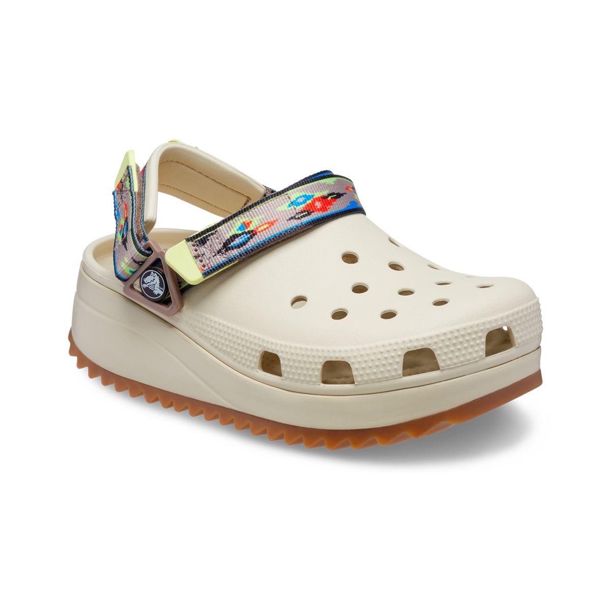 Zueco Crocs Classic Hiker IKAT Unisex Bone/Mushroom-0
