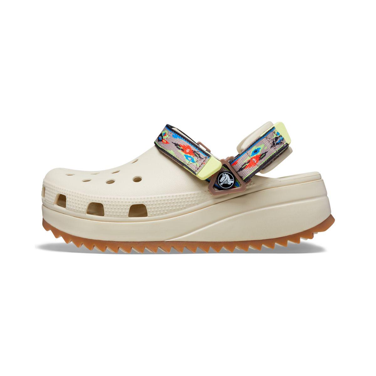 Zueco Crocs Classic Hiker IKAT Unisex Bone/Mushroom-2