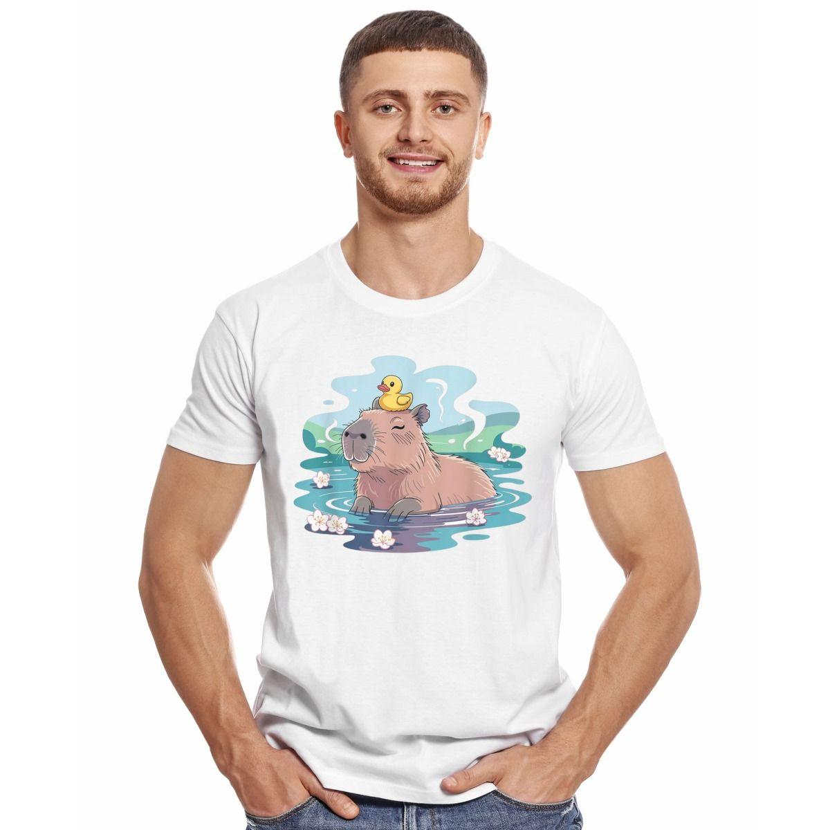 CAPIBARA NADANDO CON PATITO EN ESTANQUE CAPYBARA POLERA MANGA CORTA HOMBRE-2