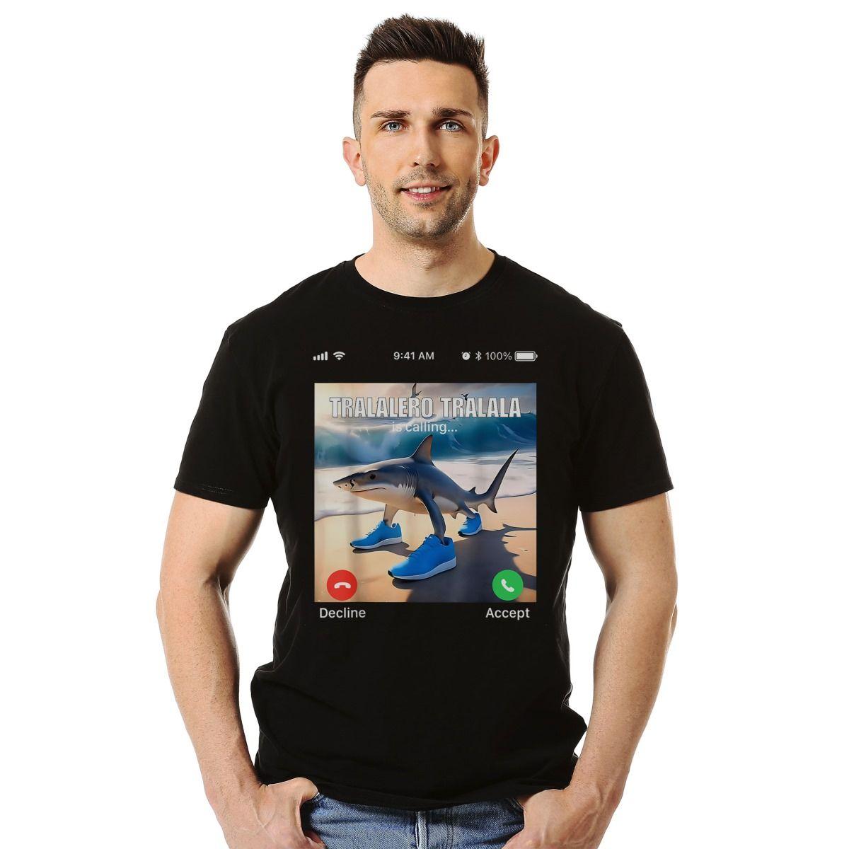 TRALALERO TRALALA IS CALLING LLAMANDO CELULAR MEME POLERA MANGA CORTA HOMBRE-2