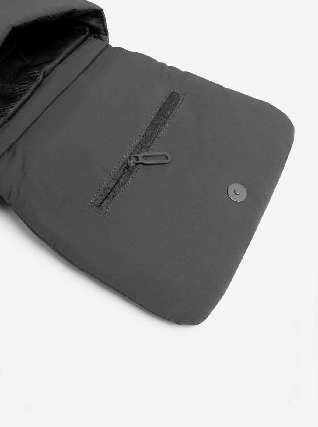 Mochila Cool Capital ONNA 15 Gris Urbana Para Uso Diario-5